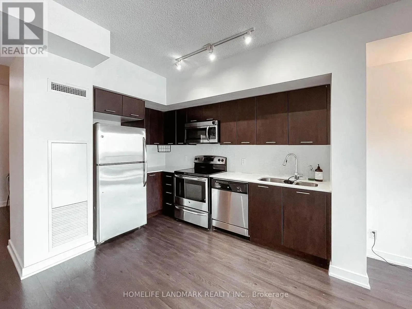 1706 - 2220 LAKESHORE BOULEVARD W