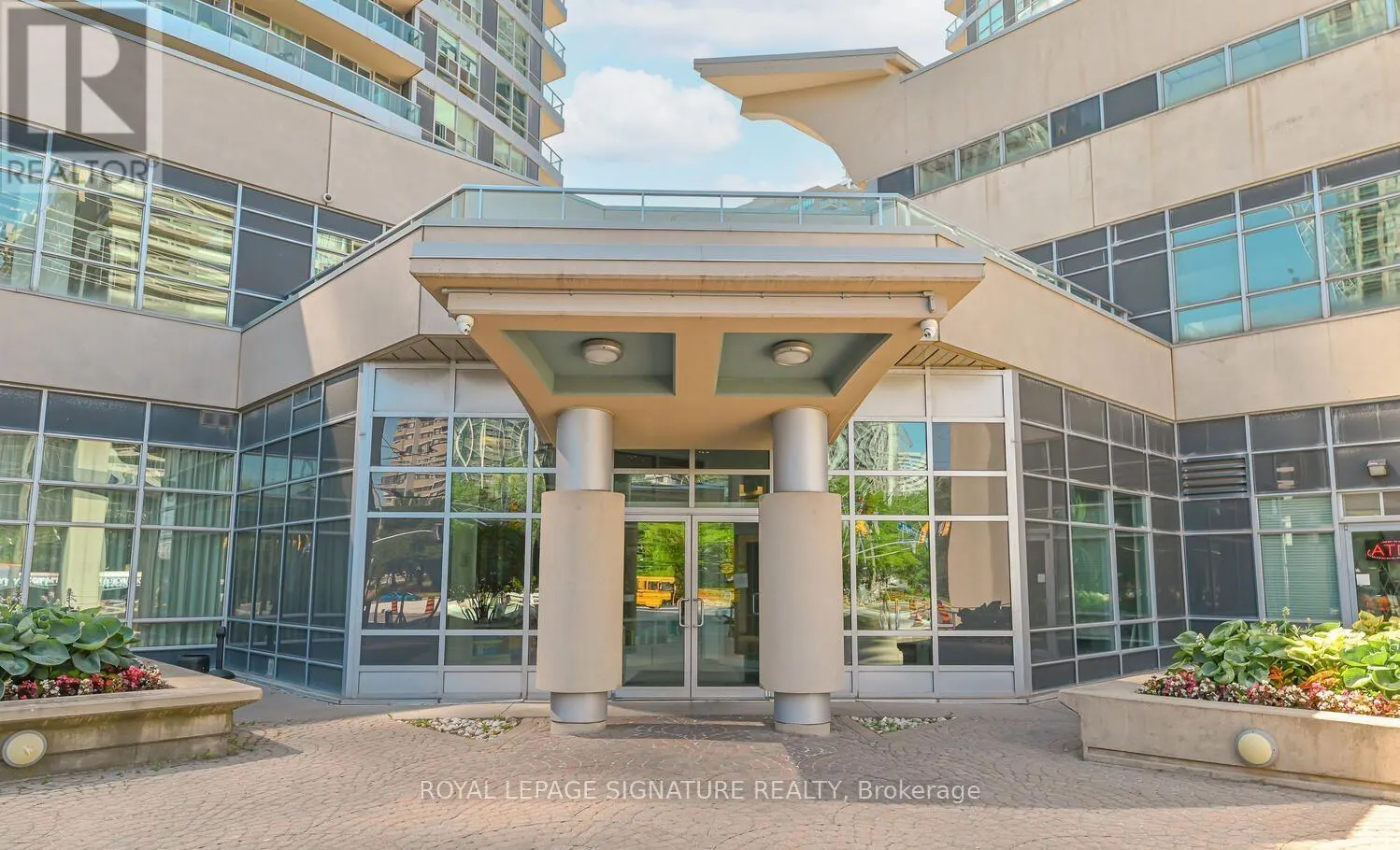 2211 - 33 ELM DRIVE