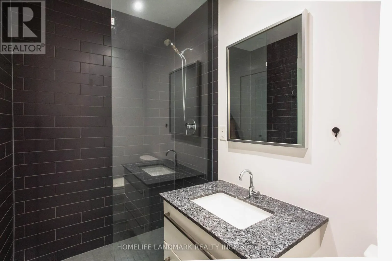 1522 - 160 FLEMINGTON ROAD