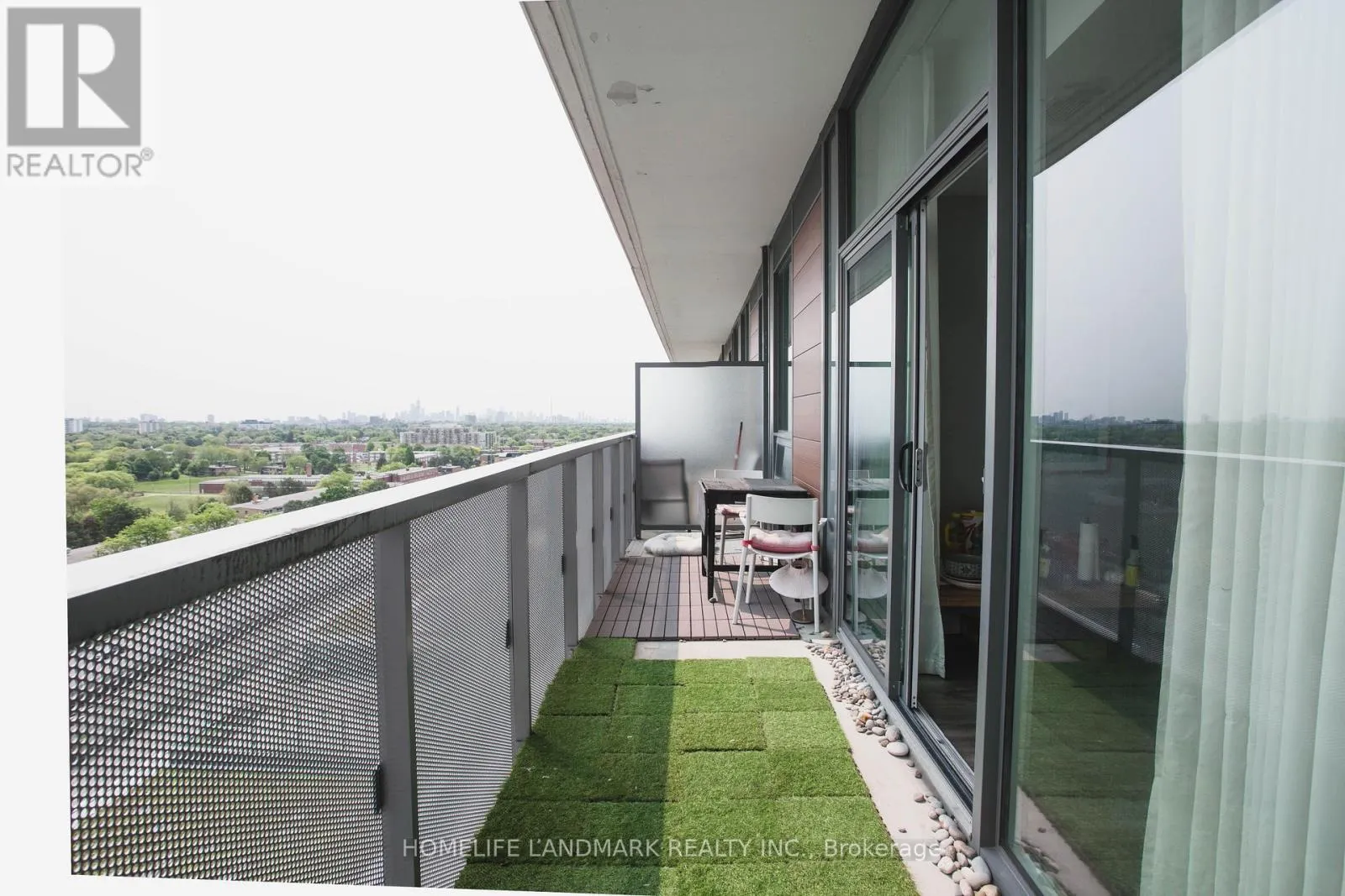 1522 - 160 FLEMINGTON ROAD