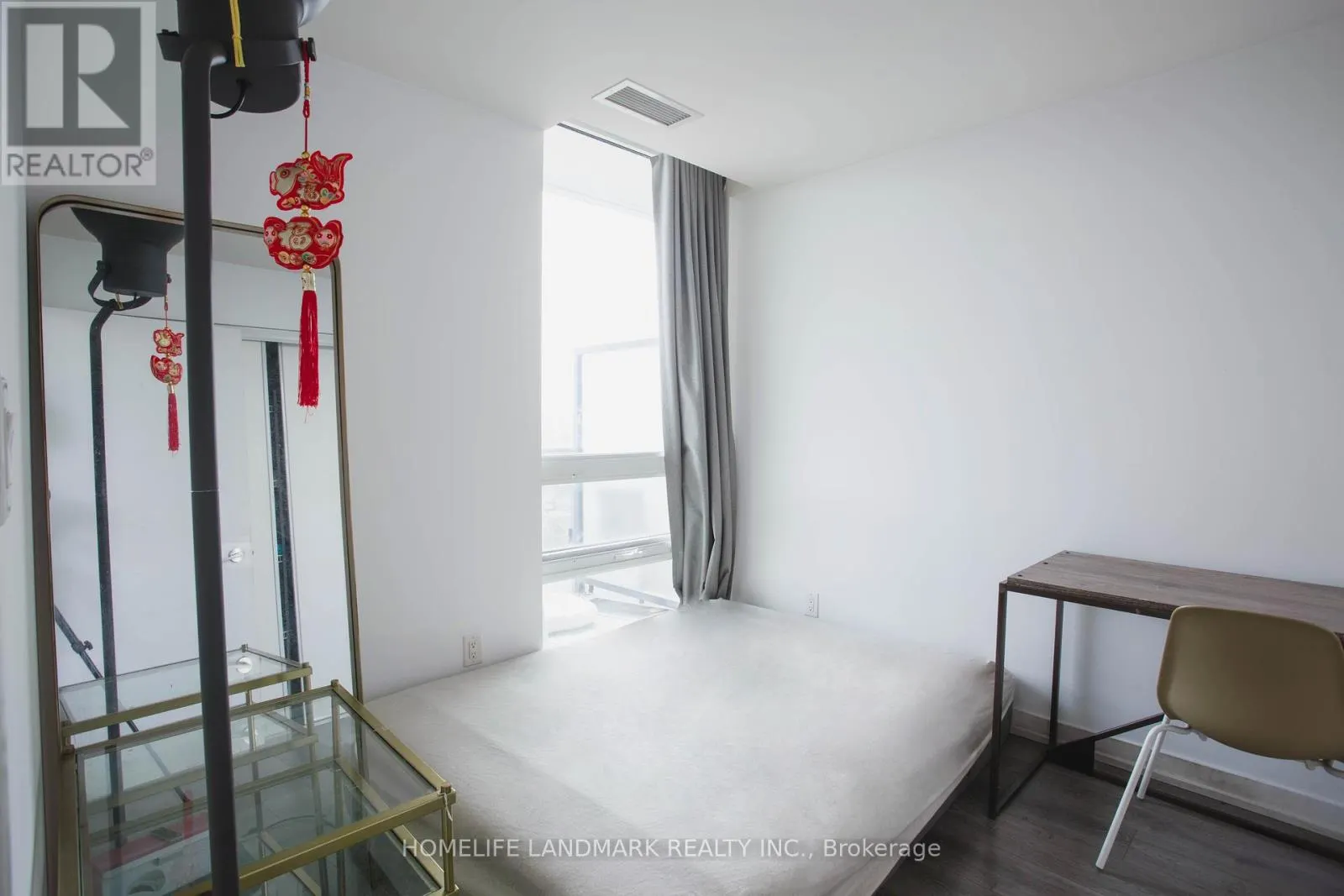 1522 - 160 FLEMINGTON ROAD