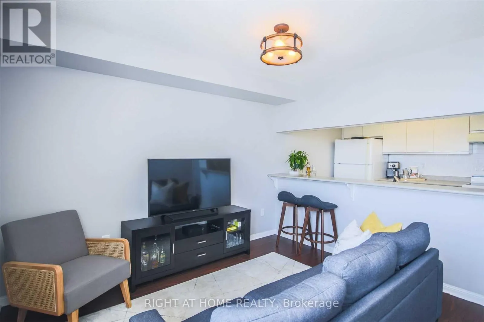 2207 - 101 SUBWAY CRESCENT
