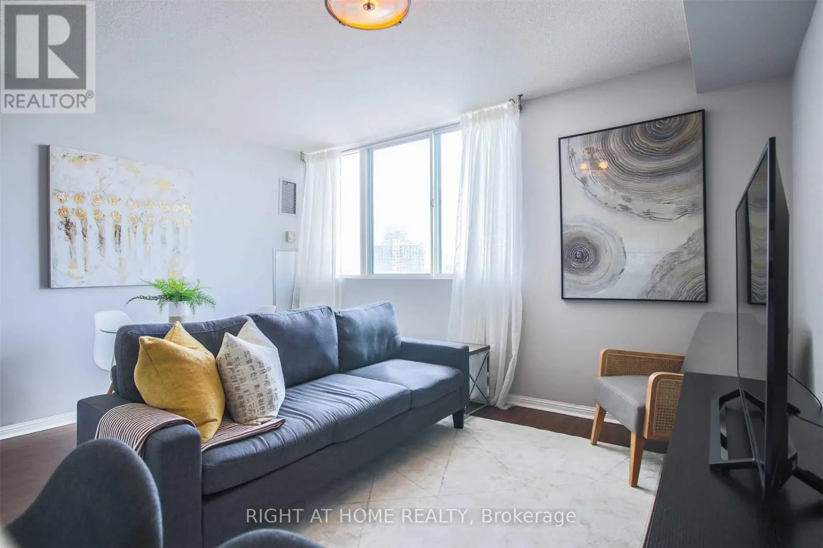 2207 - 101 SUBWAY CRESCENT