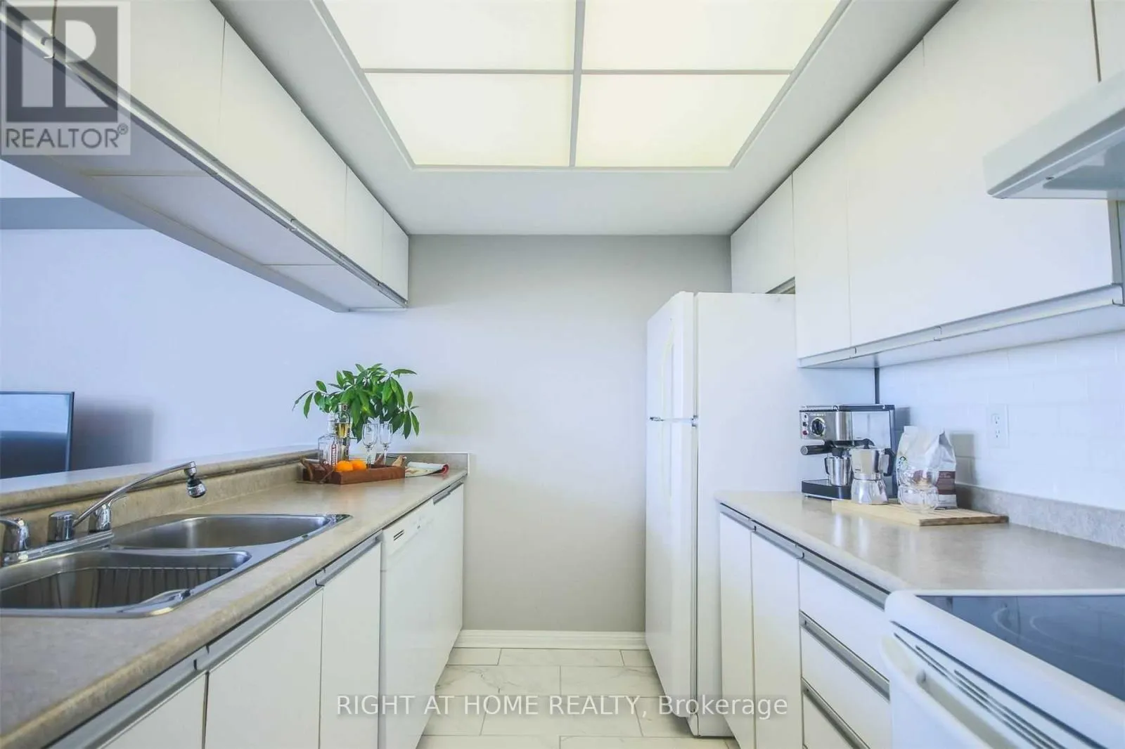 2207 - 101 SUBWAY CRESCENT
