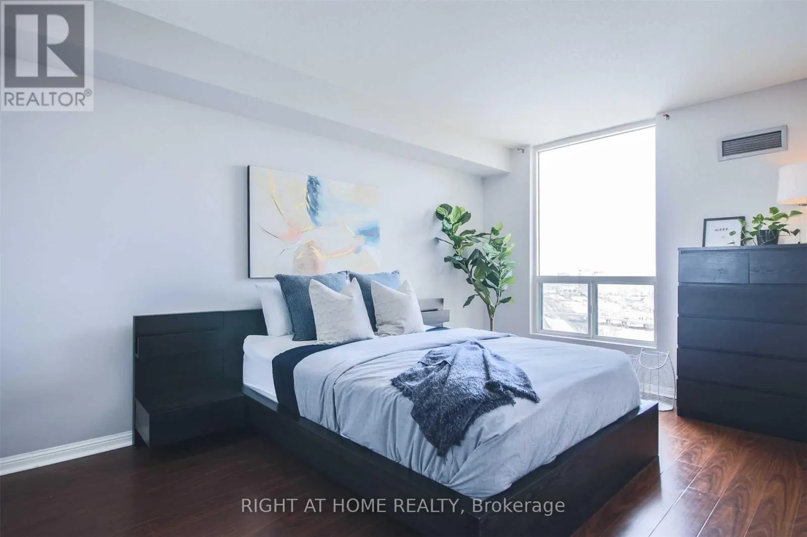 2207 - 101 SUBWAY CRESCENT