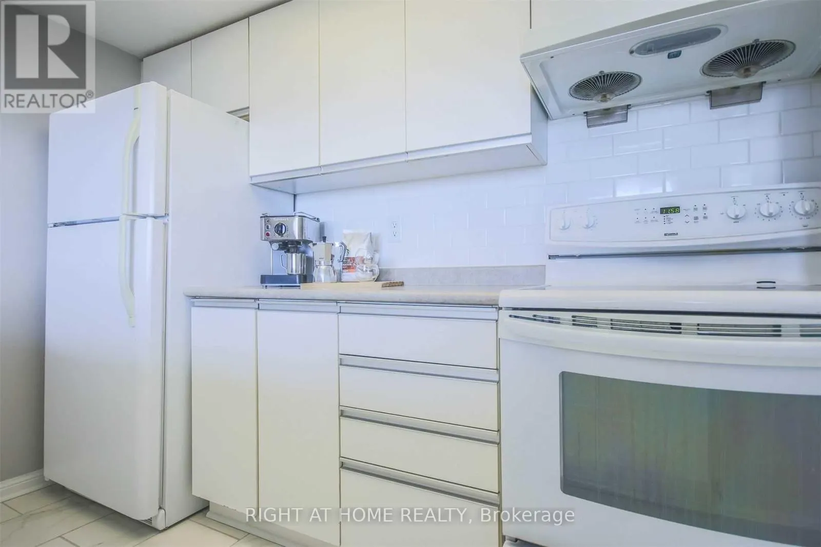 2207 - 101 SUBWAY CRESCENT