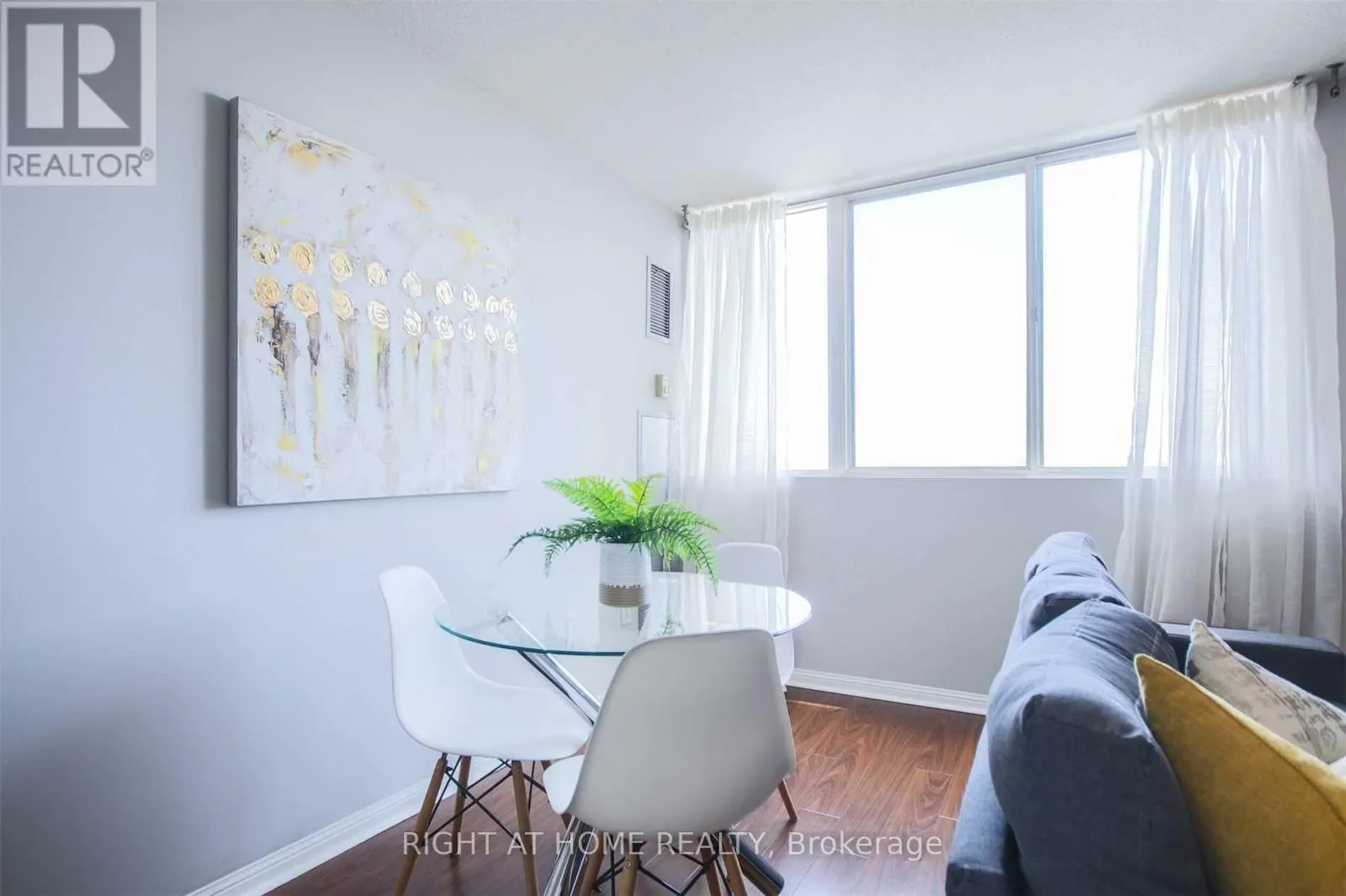 2207 - 101 SUBWAY CRESCENT