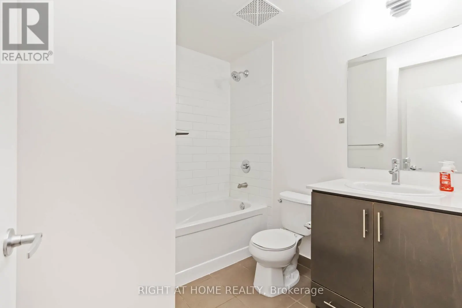 907 - 365 PRINCE OF WALES DRIVE