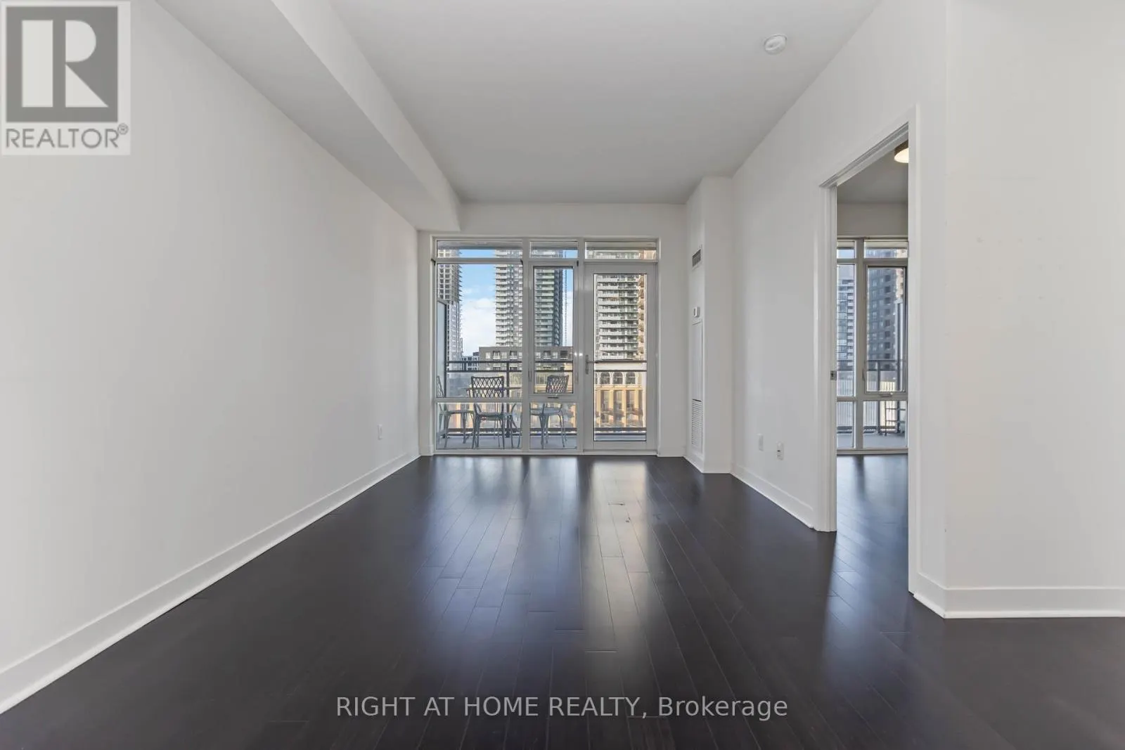 907 - 365 PRINCE OF WALES DRIVE