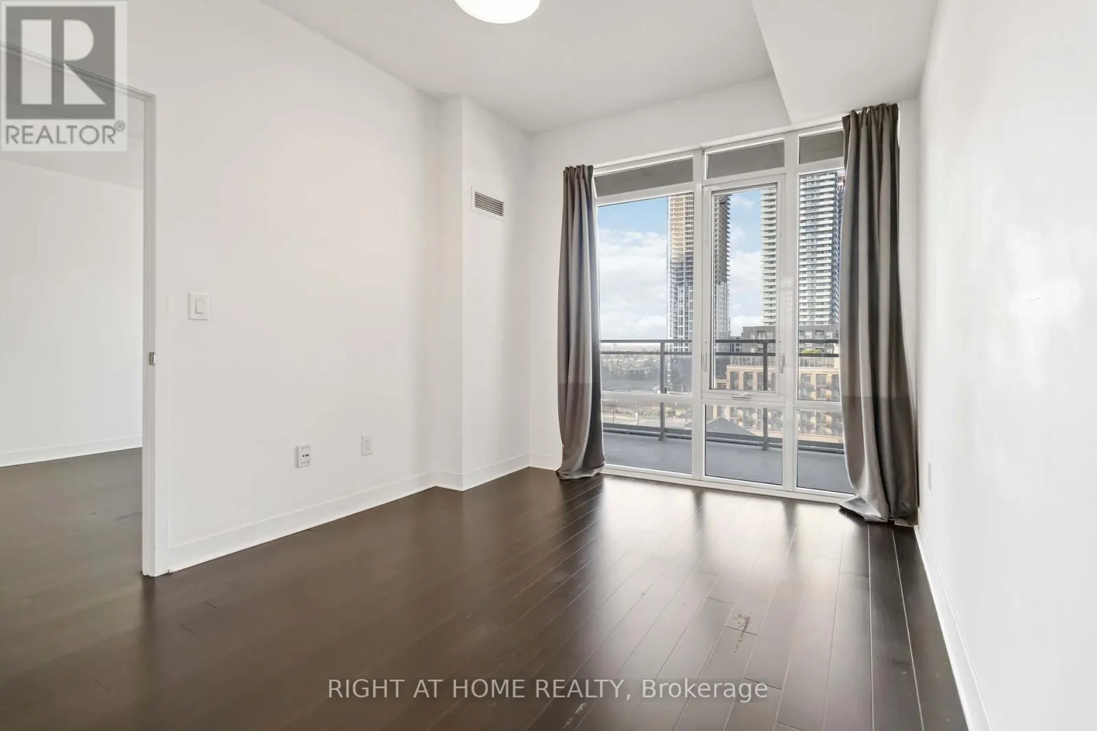 907 - 365 PRINCE OF WALES DRIVE
