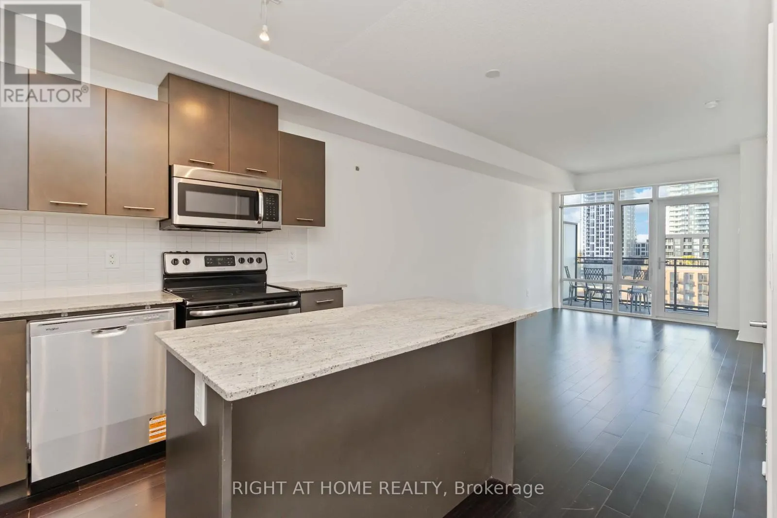 907 - 365 PRINCE OF WALES DRIVE