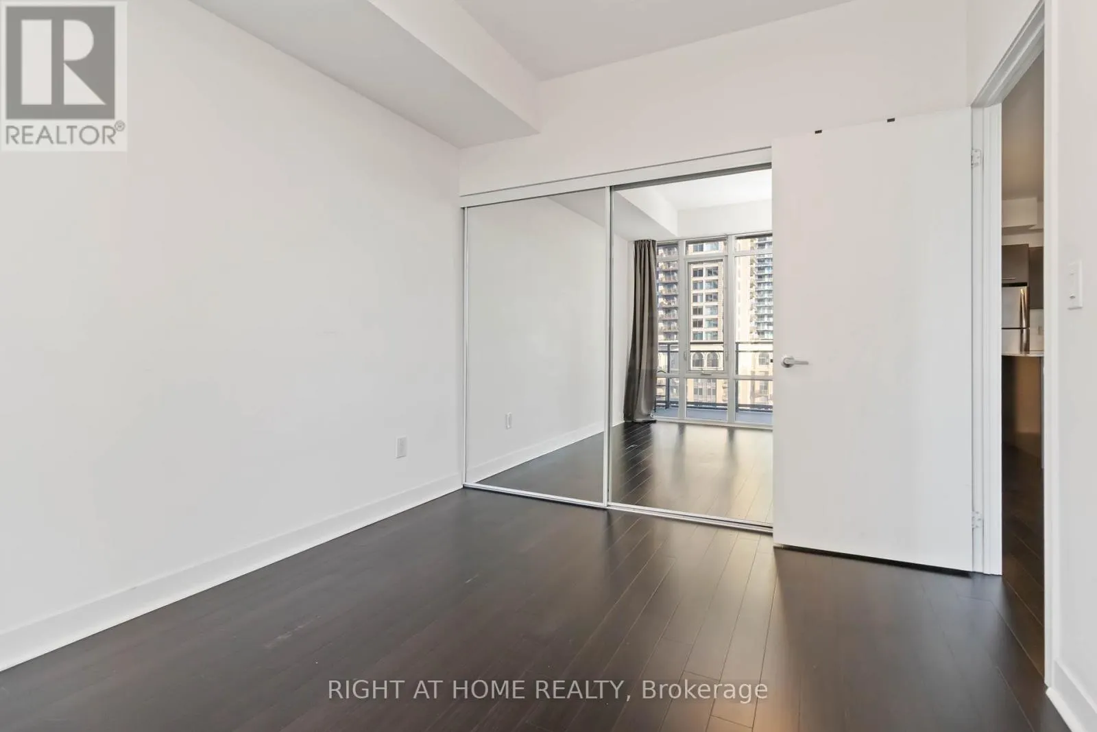 907 - 365 PRINCE OF WALES DRIVE