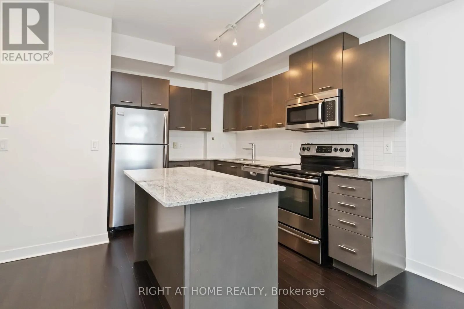 907 - 365 PRINCE OF WALES DRIVE