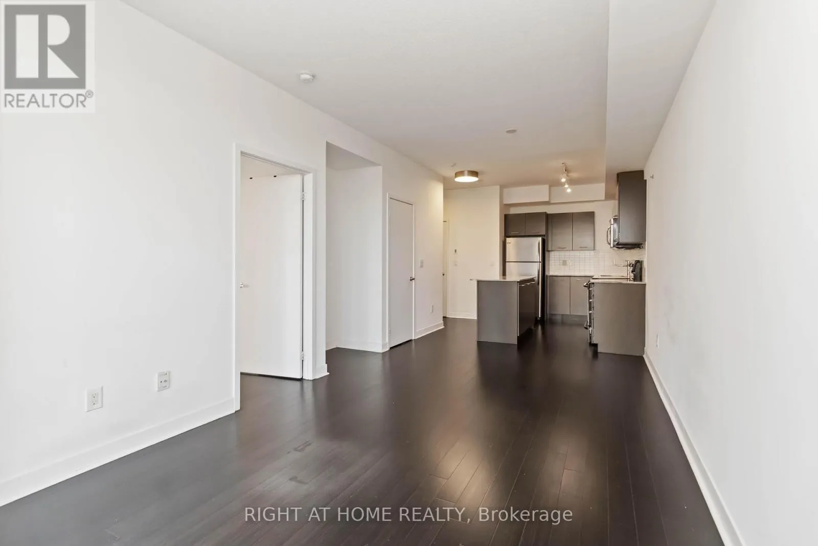 907 - 365 PRINCE OF WALES DRIVE