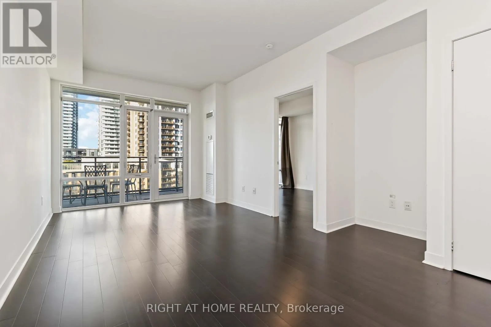 907 - 365 PRINCE OF WALES DRIVE