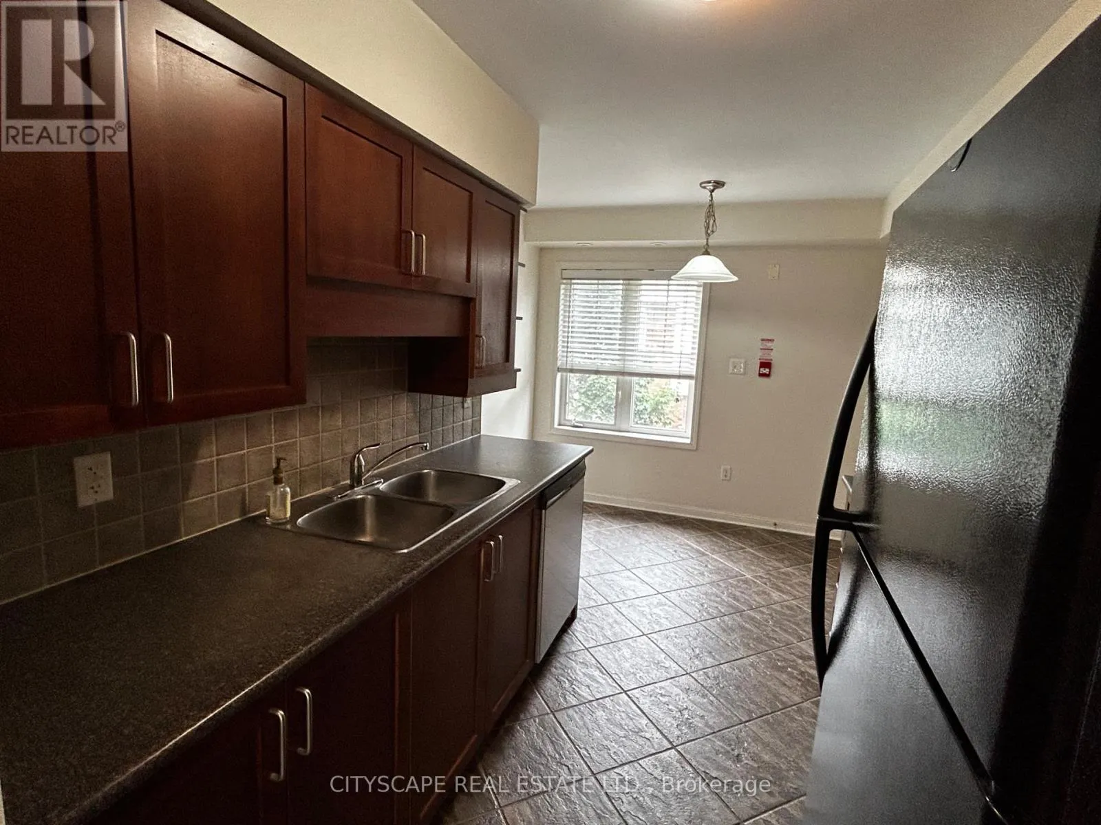 2 - 754 NEIGHBOURHOOD CIRCLE