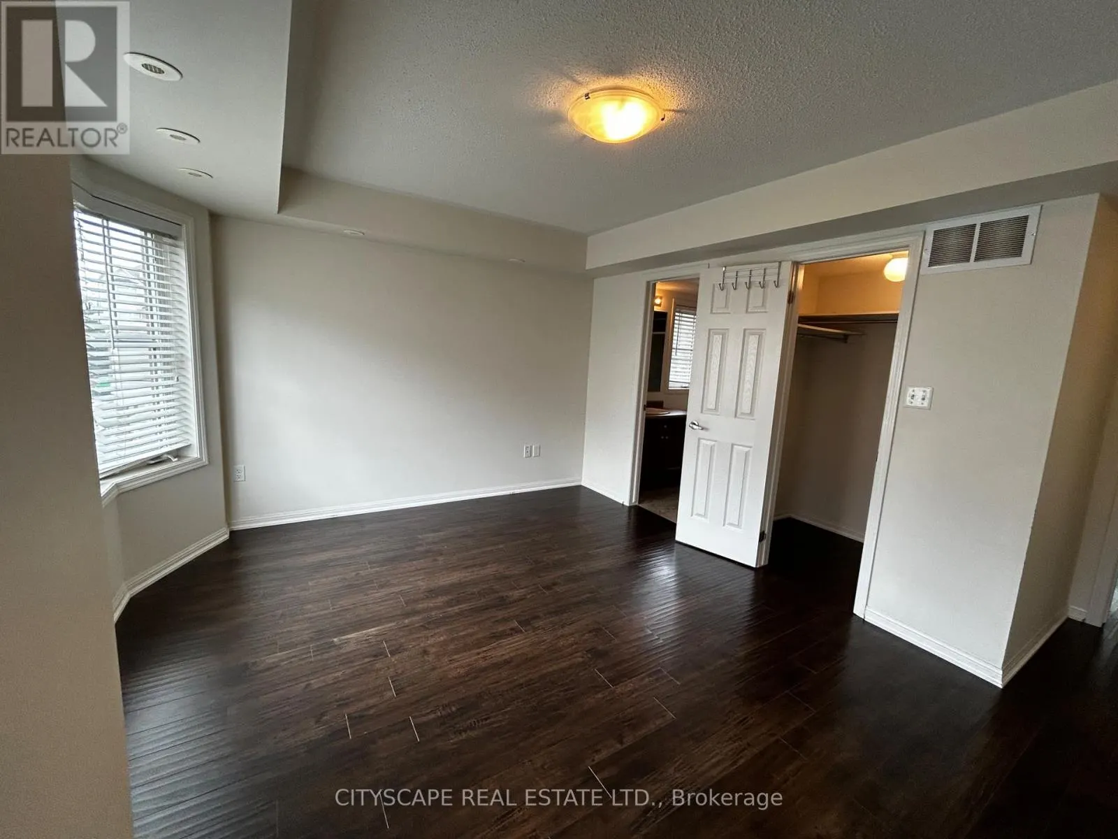 2 - 754 NEIGHBOURHOOD CIRCLE