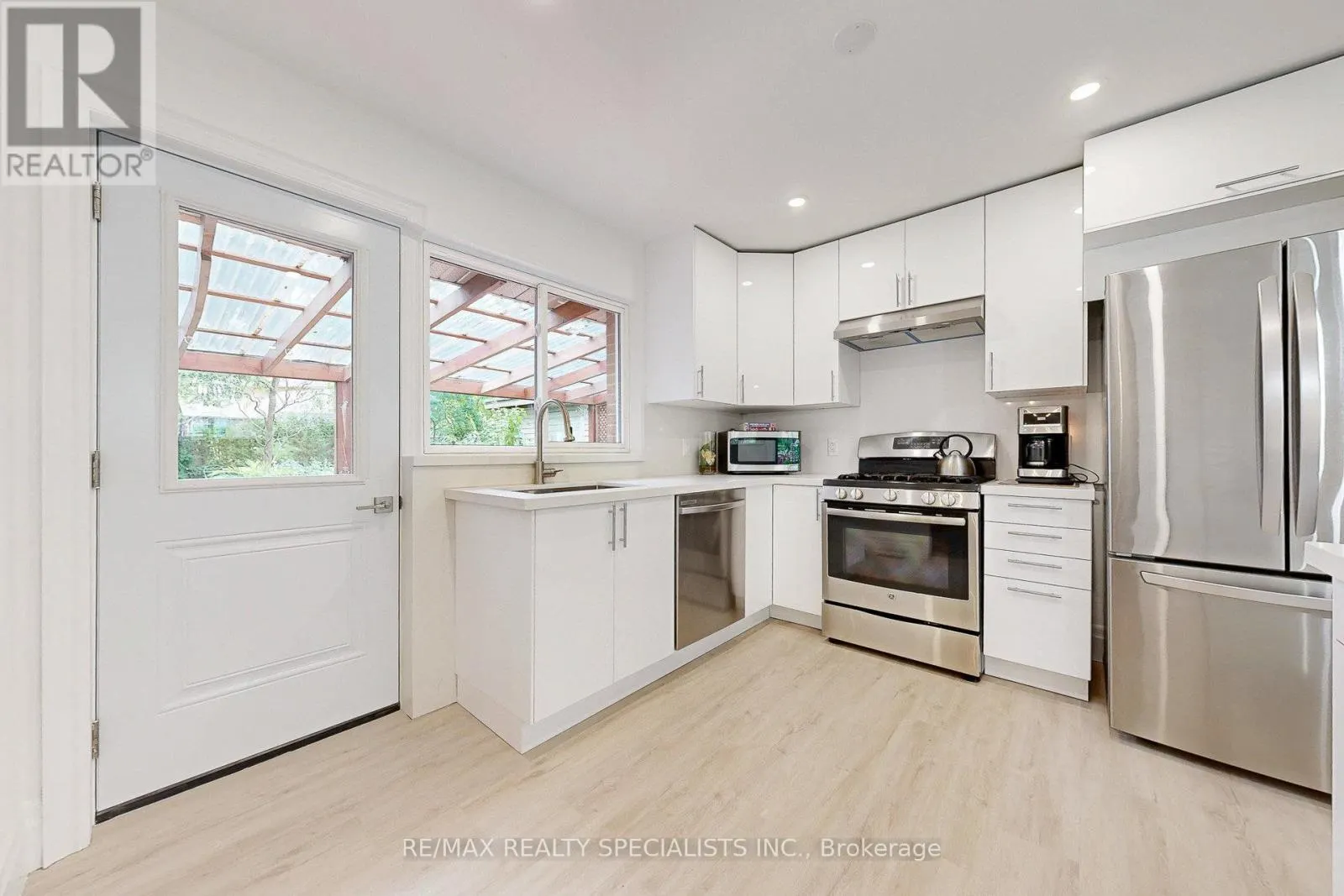 2570 TRUSCOTT DRIVE