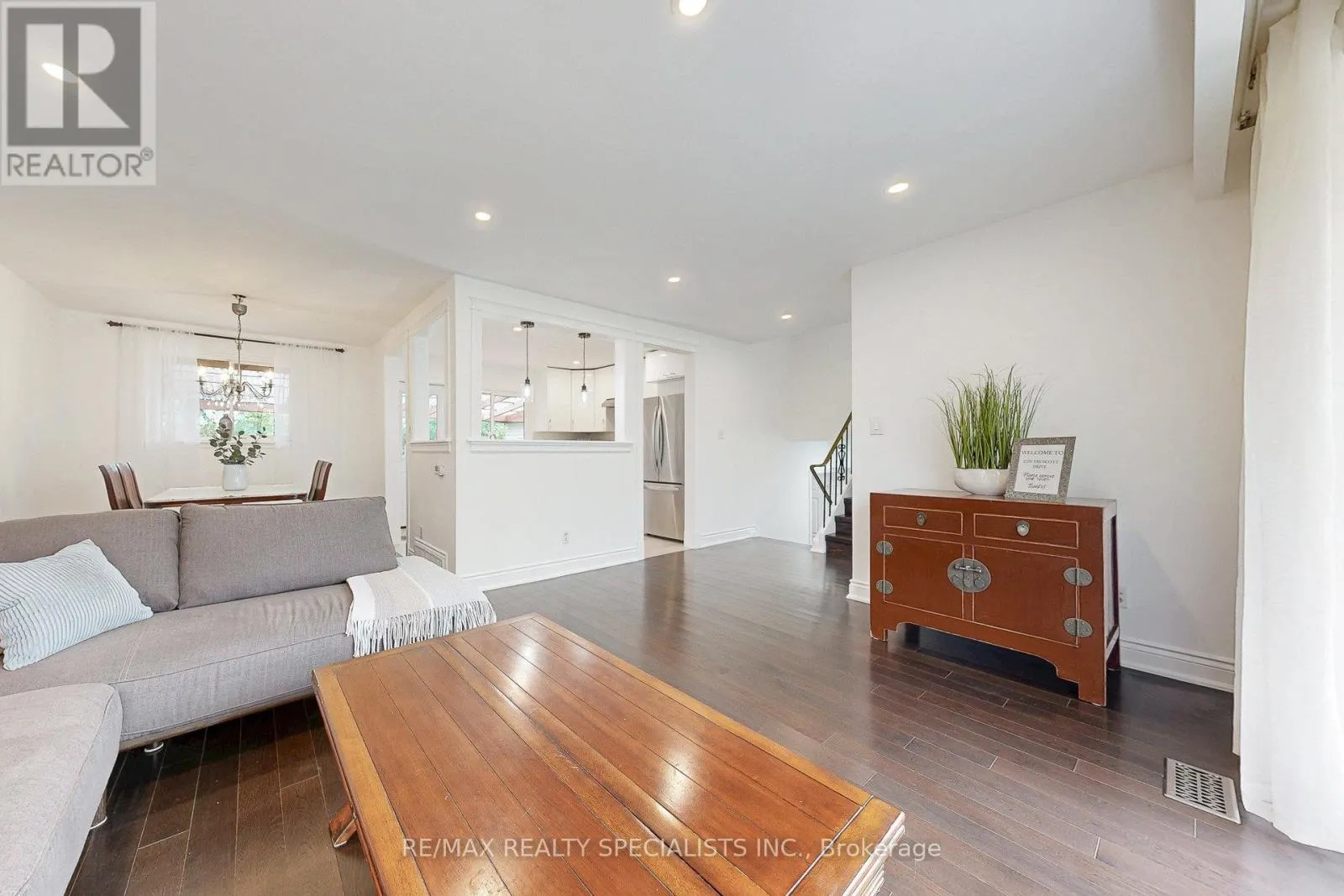 2570 TRUSCOTT DRIVE