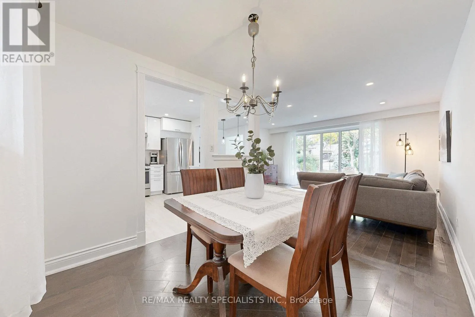 2570 TRUSCOTT DRIVE