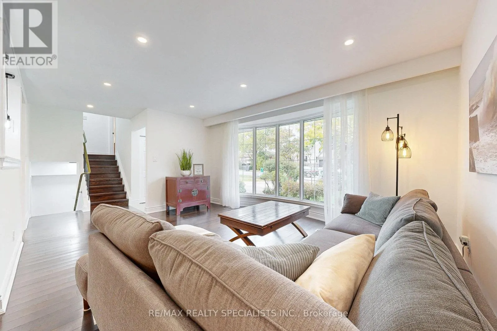 2570 TRUSCOTT DRIVE