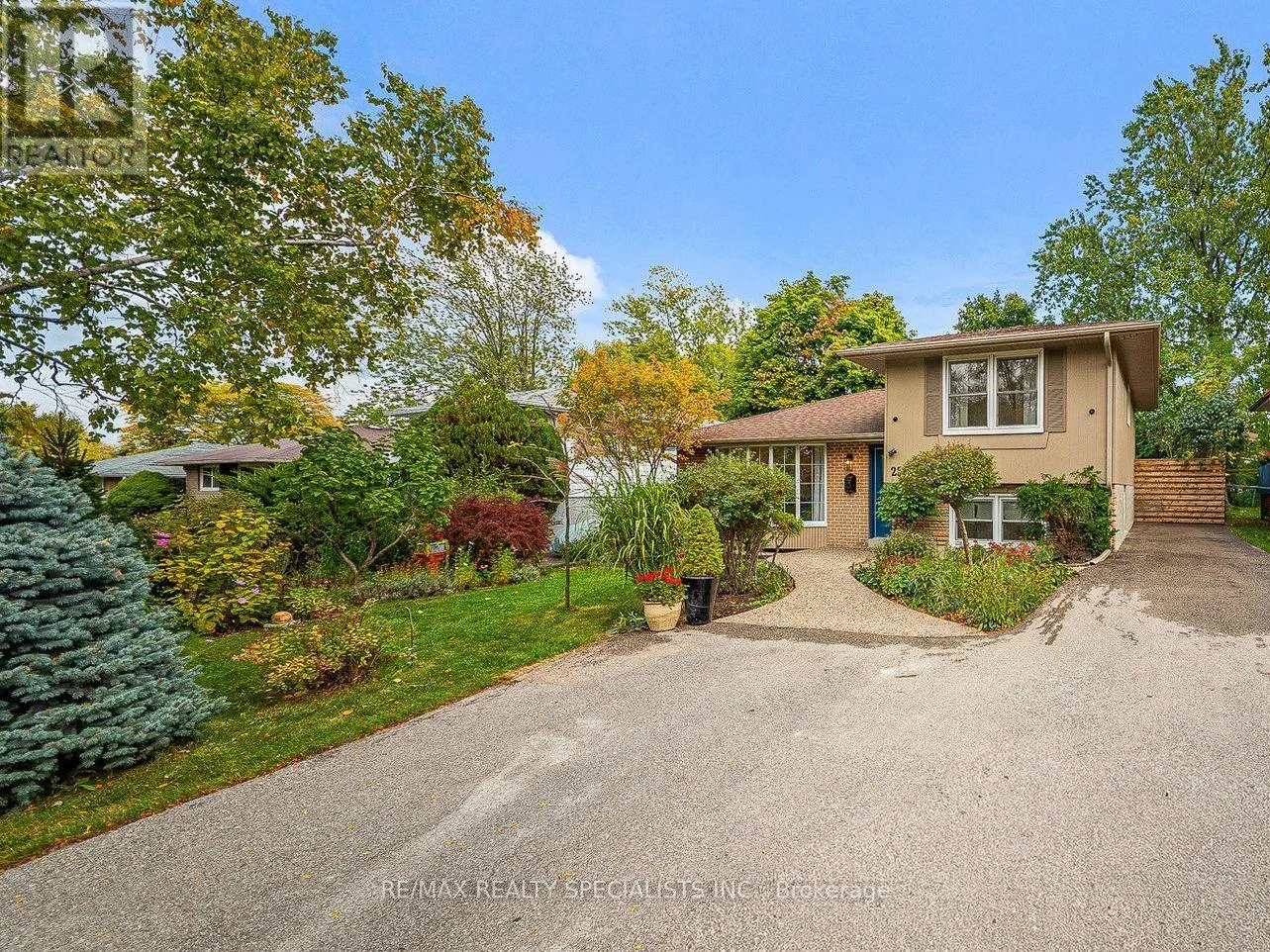 2570 TRUSCOTT DRIVE