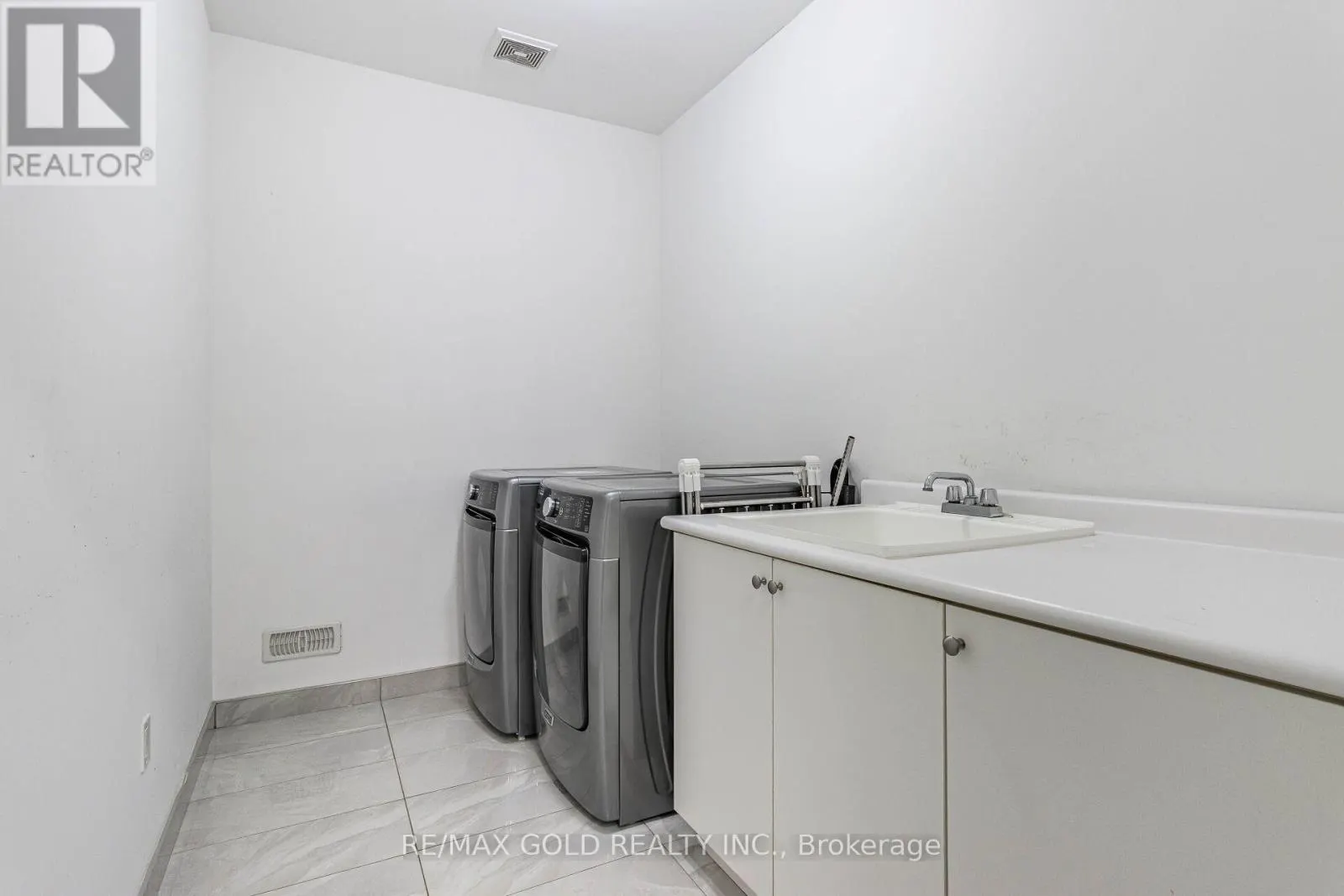 28 CLOVERHAVEN ROAD