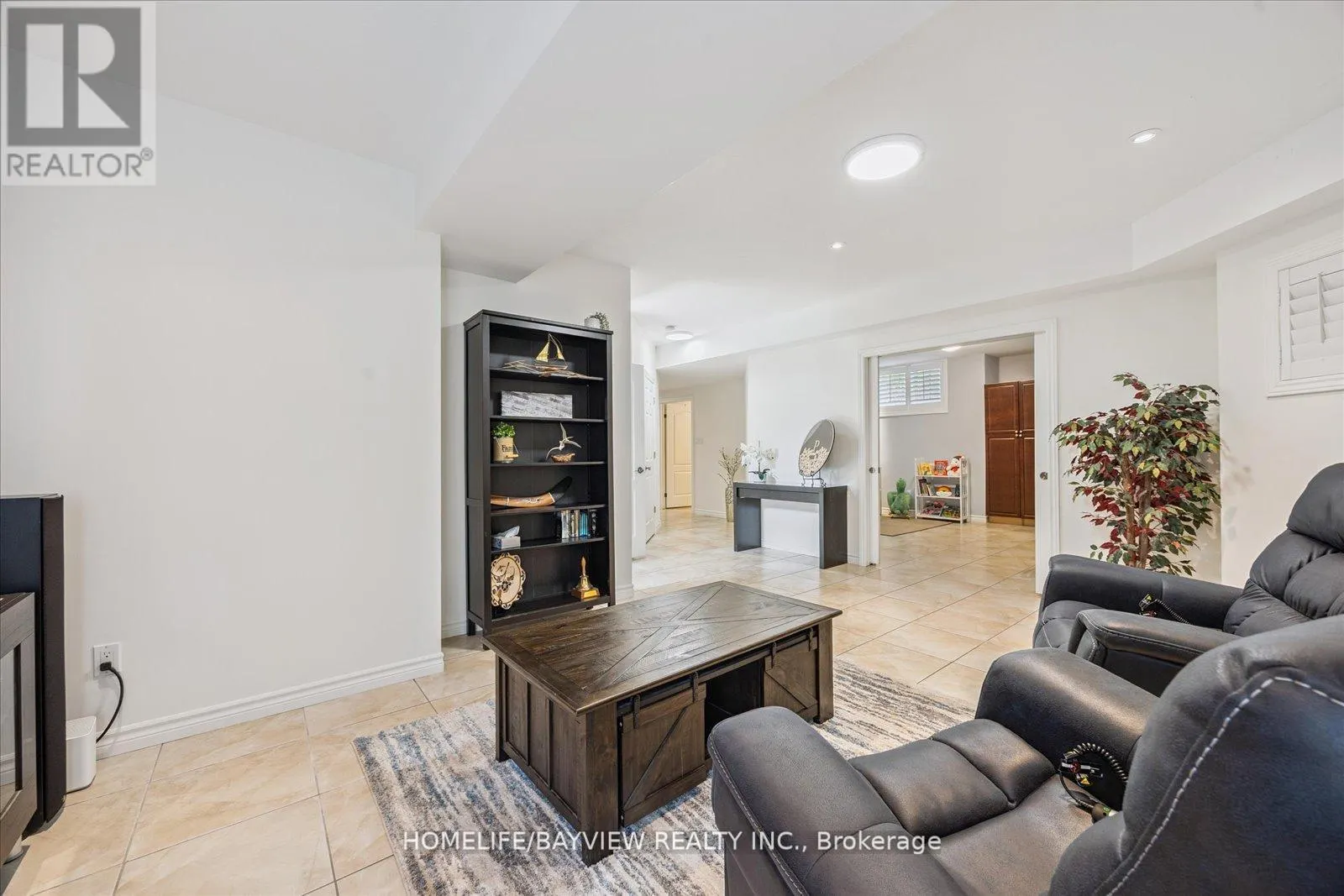 4 - 14 REDDINGTON DRIVE