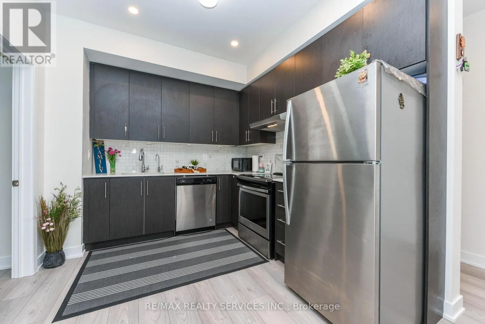 8 - 3476 WIDDICOMBE WAY