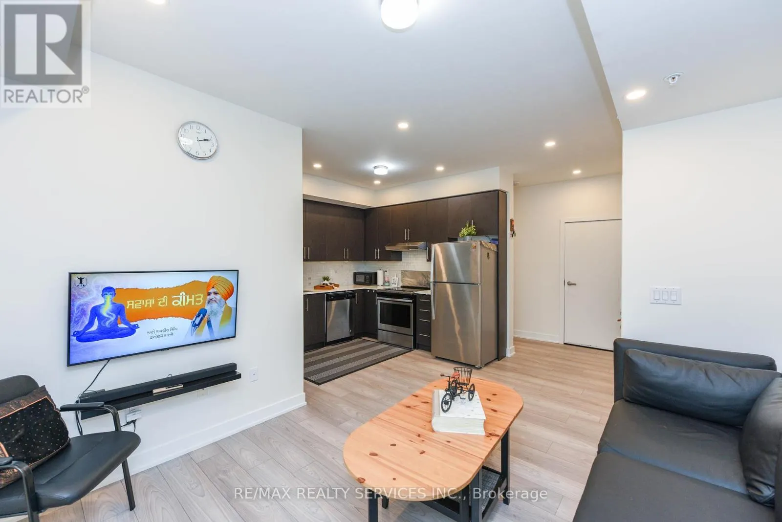 8 - 3476 WIDDICOMBE WAY