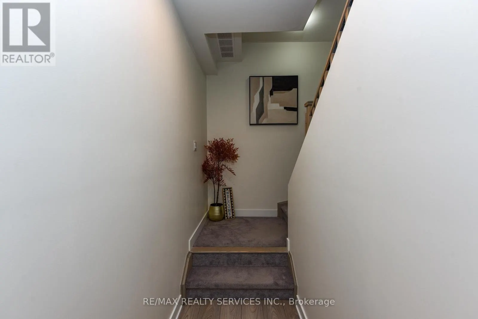8 - 3476 WIDDICOMBE WAY