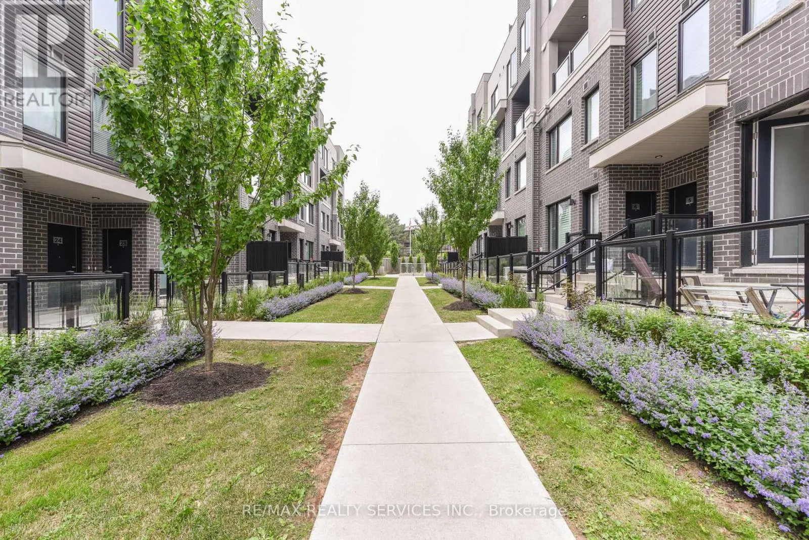 8 - 3476 WIDDICOMBE WAY