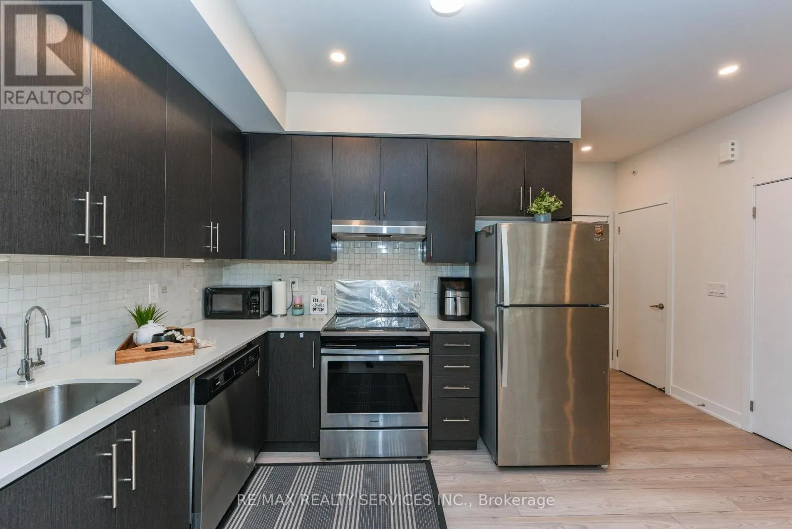 8 - 3476 WIDDICOMBE WAY