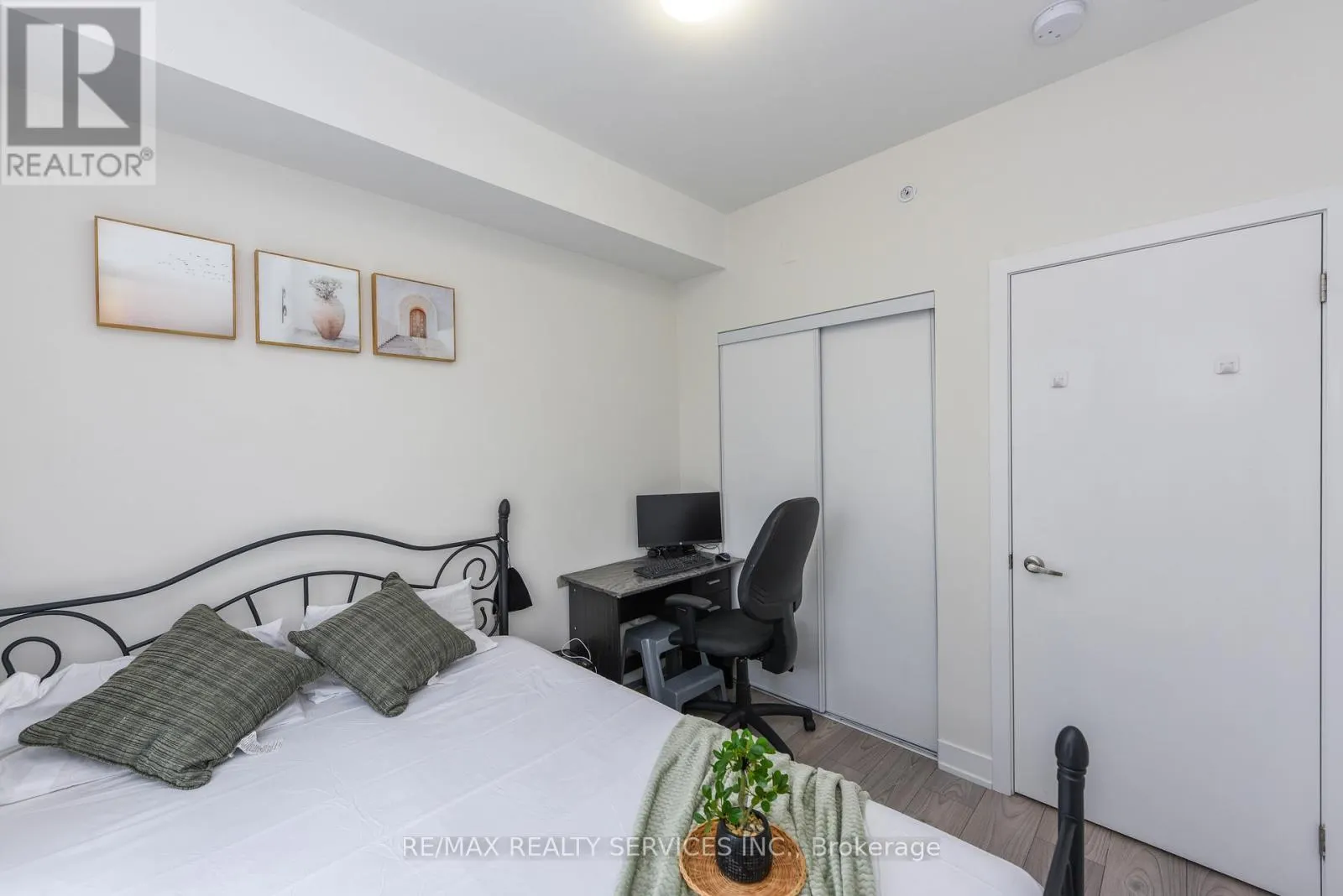 8 - 3476 WIDDICOMBE WAY