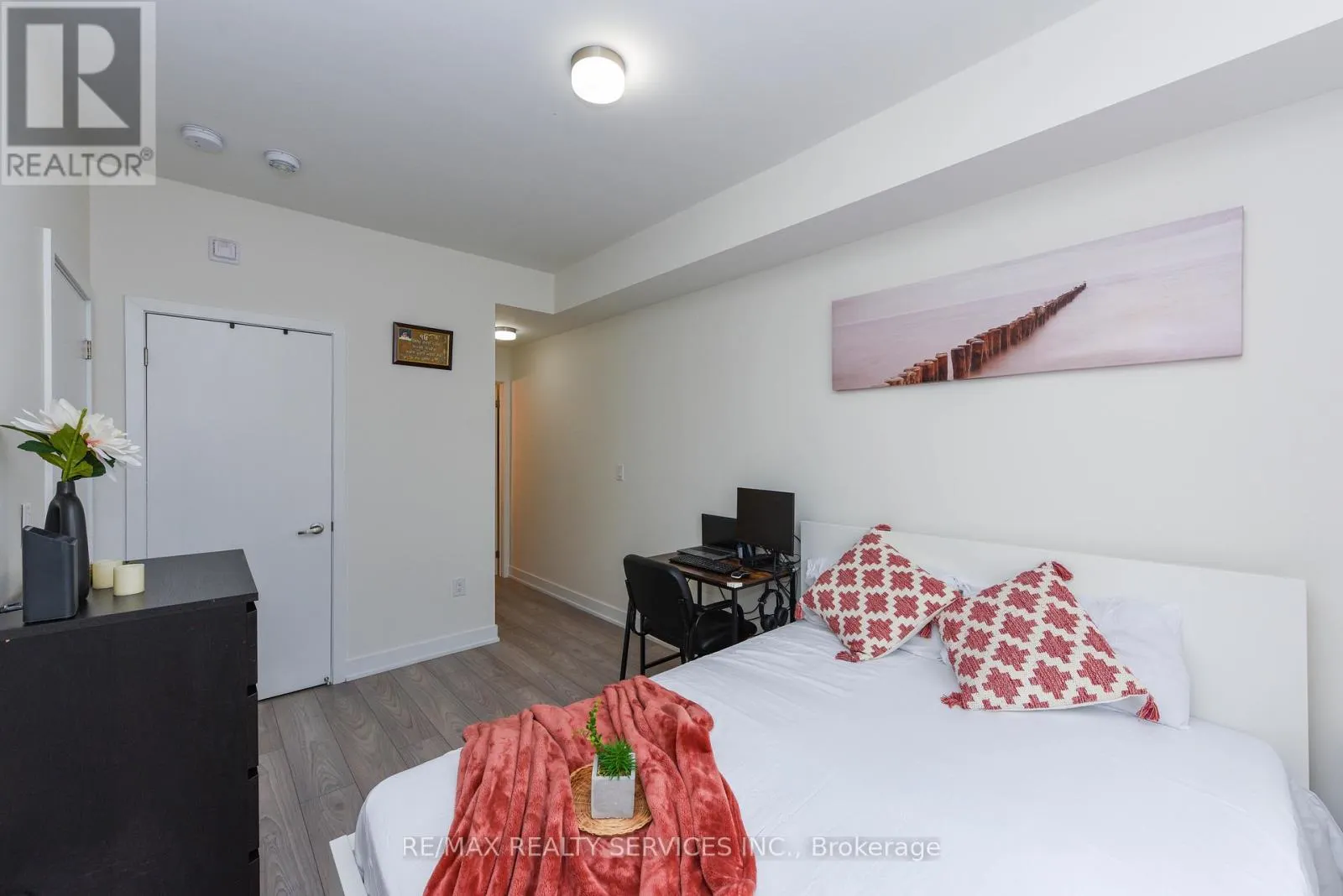 8 - 3476 WIDDICOMBE WAY