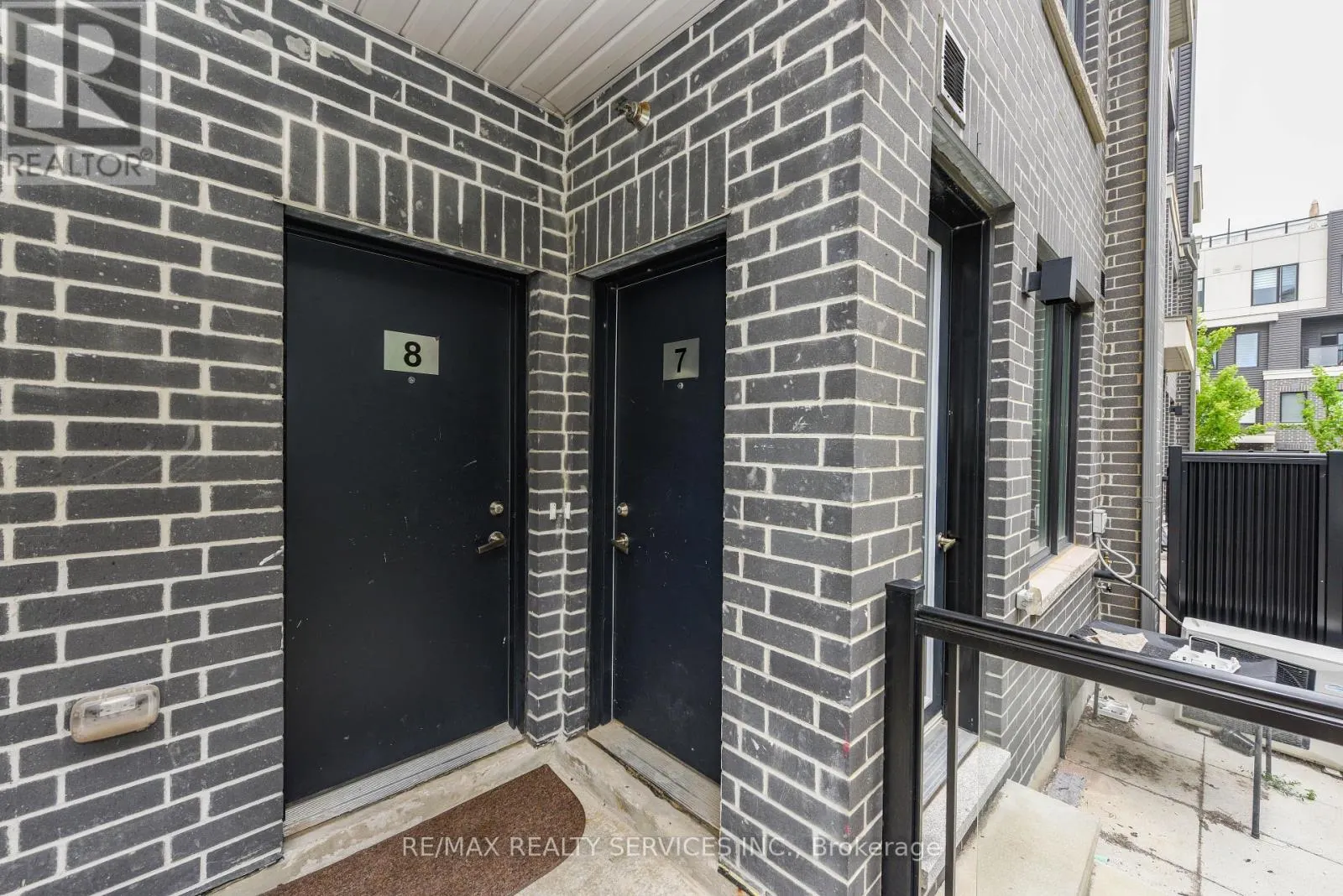 8 - 3476 WIDDICOMBE WAY