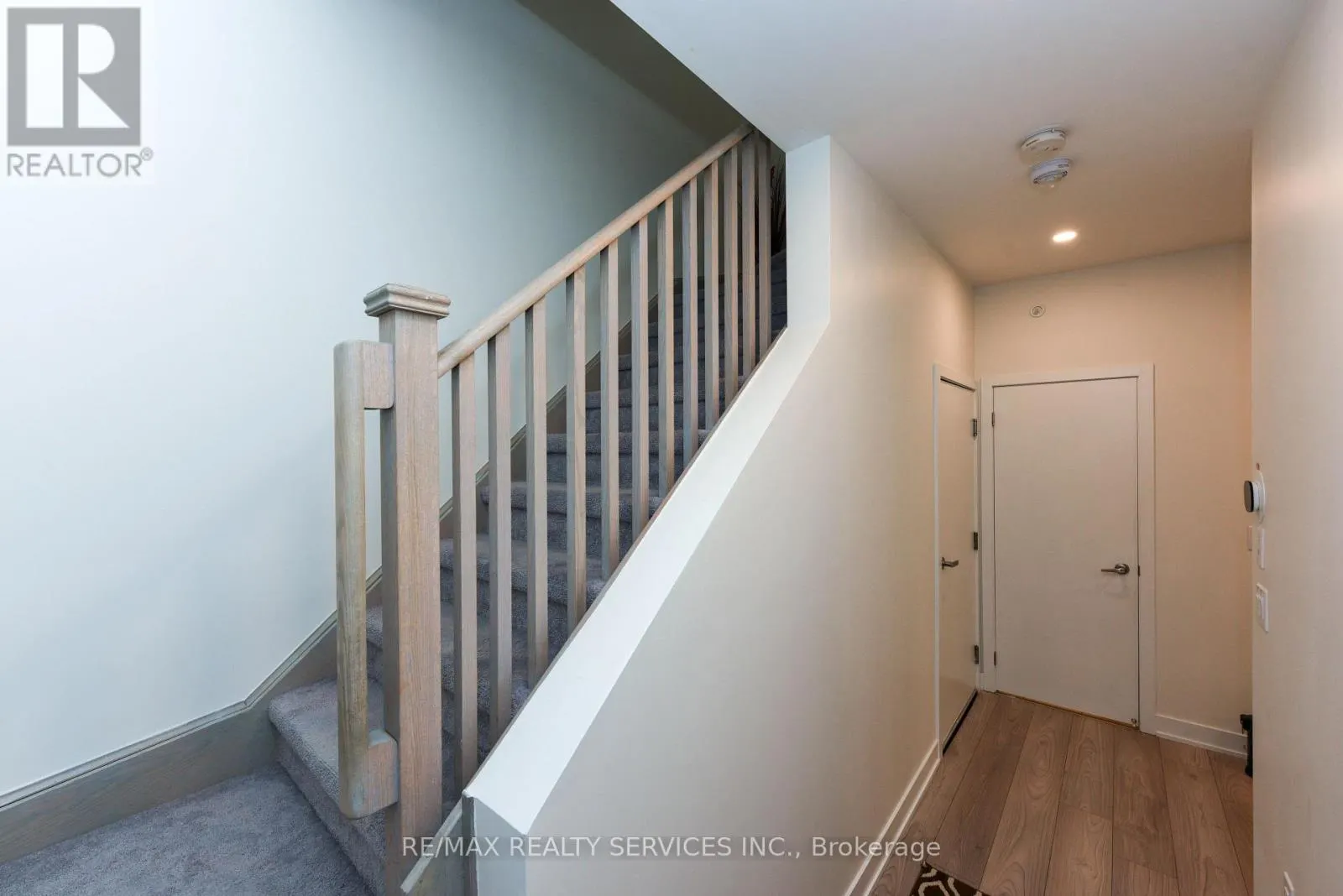 8 - 3476 WIDDICOMBE WAY