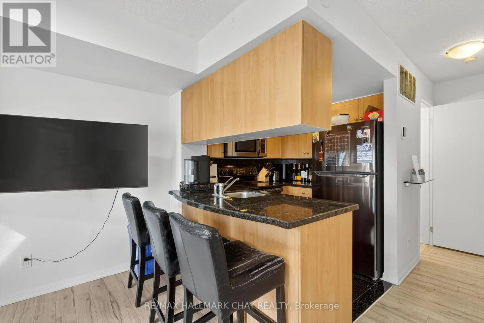 606 - 15 LAIDLAW STREET