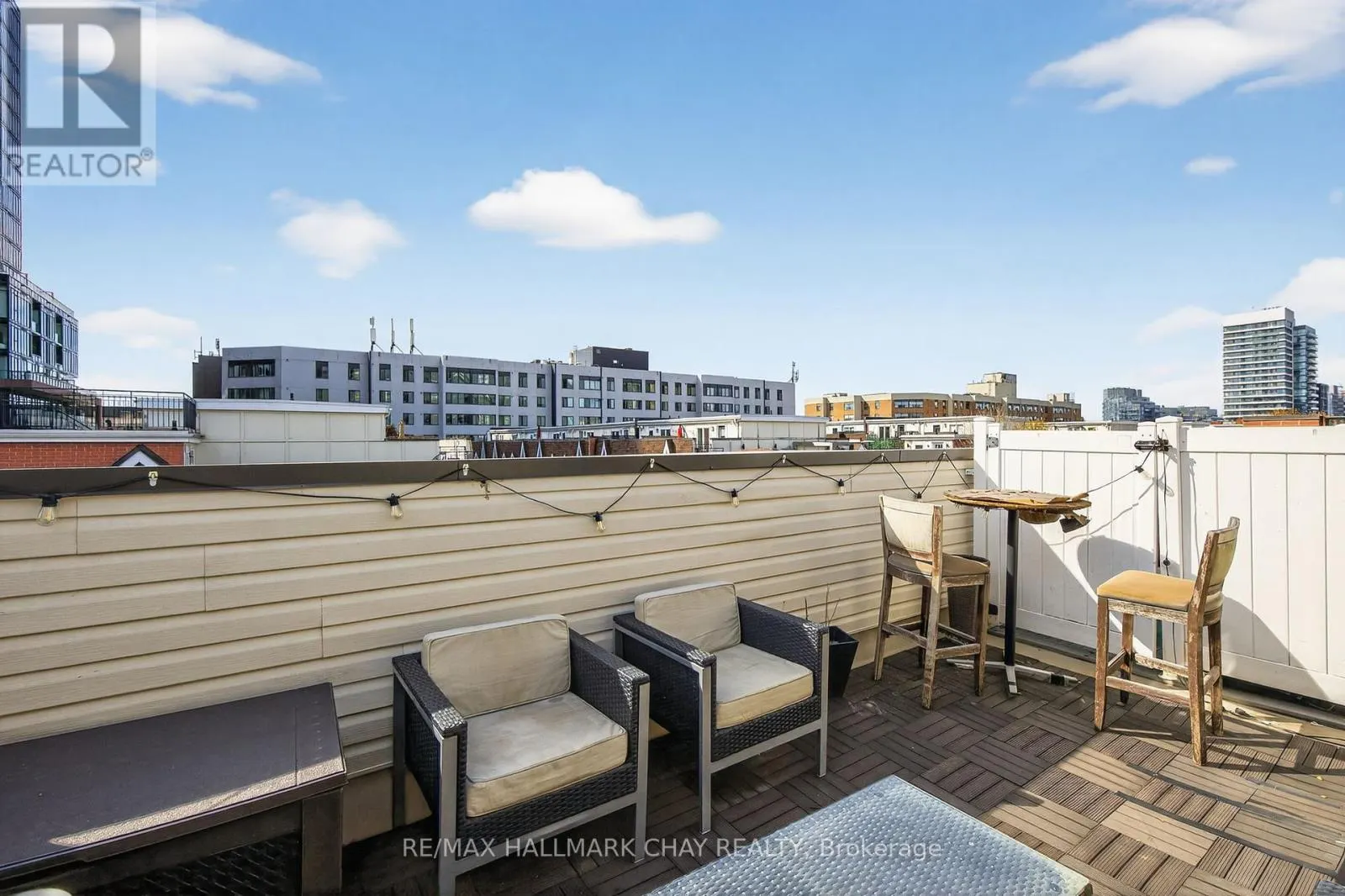 606 - 15 LAIDLAW STREET