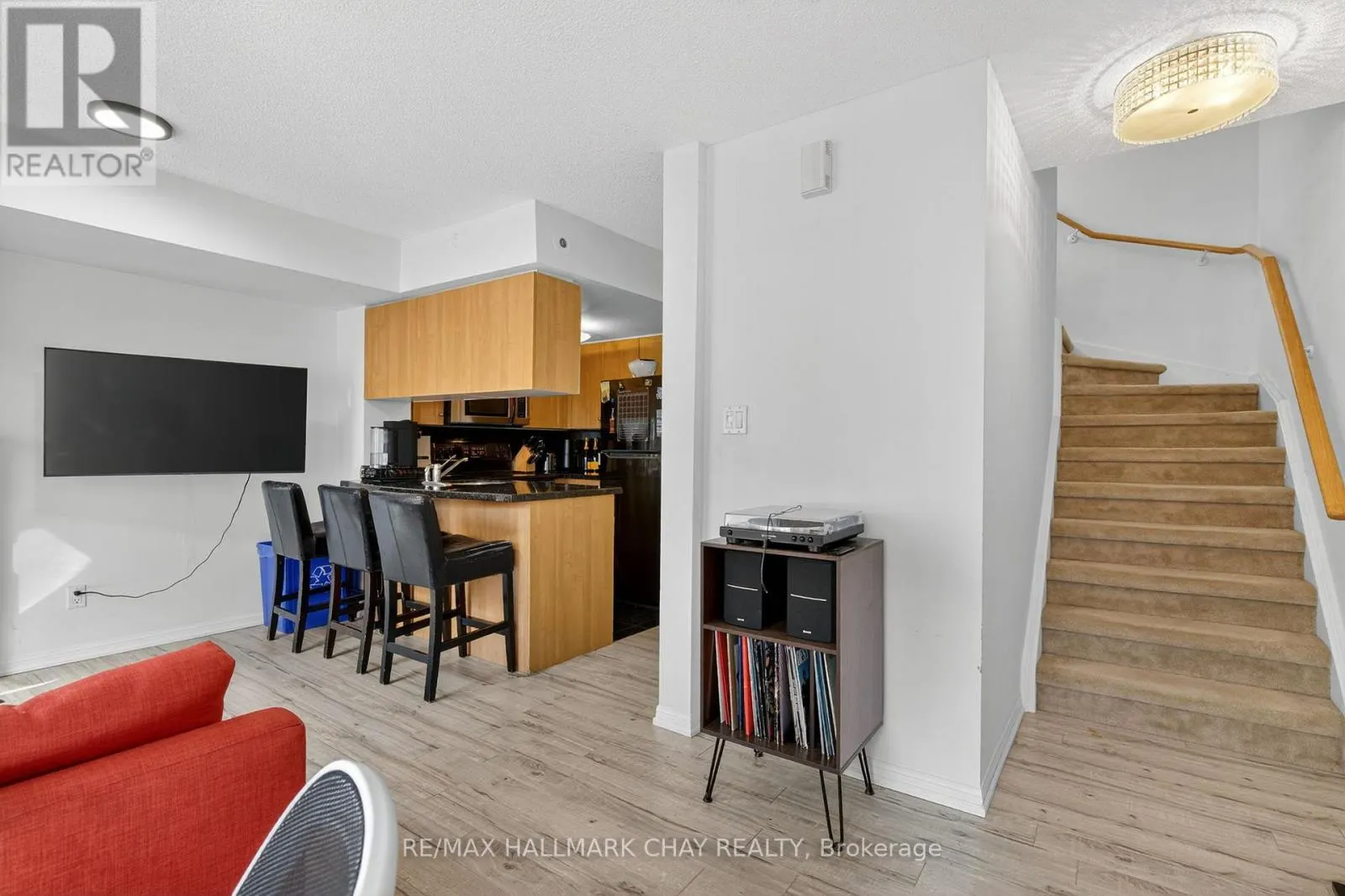 606 - 15 LAIDLAW STREET