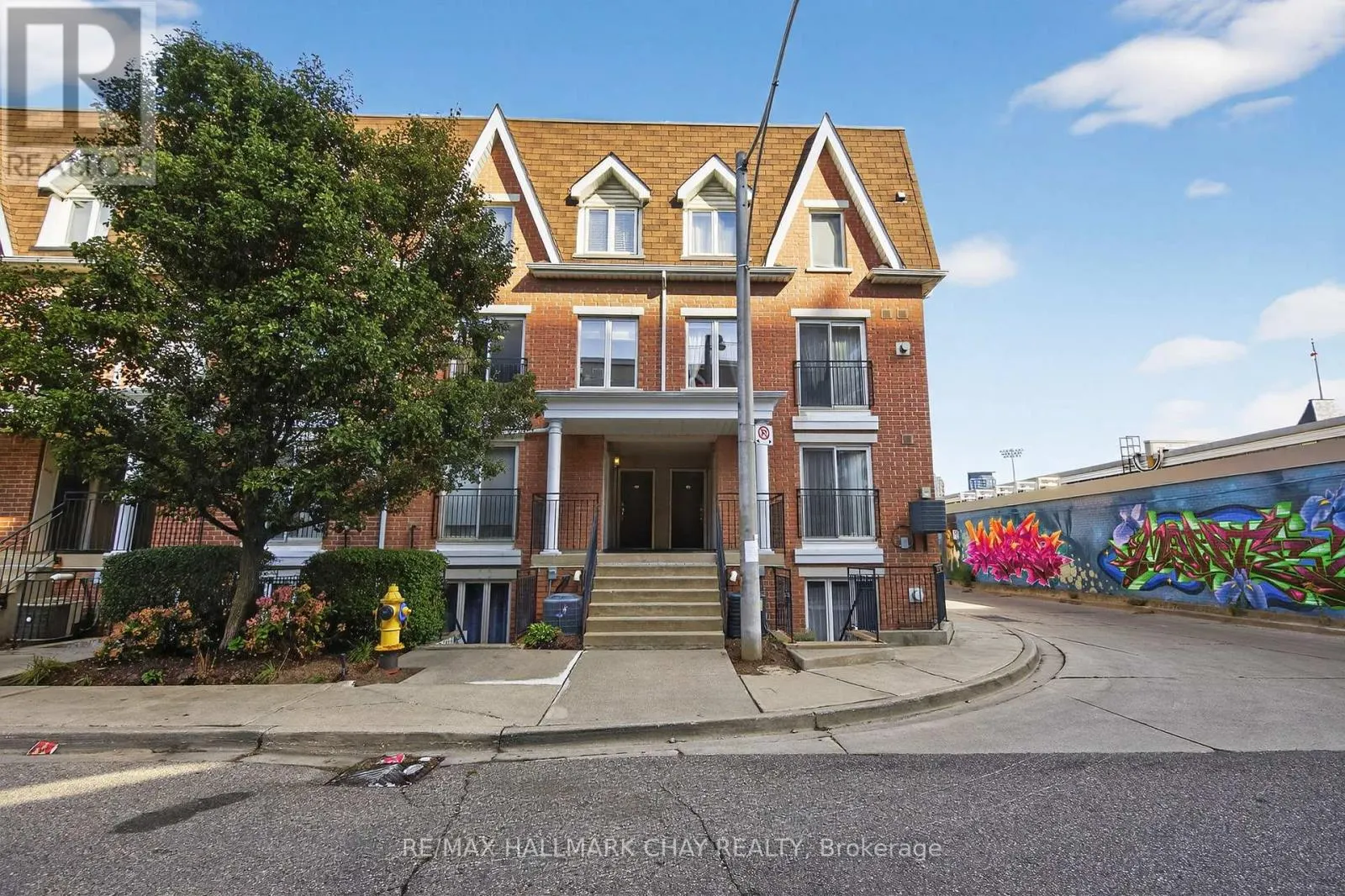606 - 15 LAIDLAW STREET