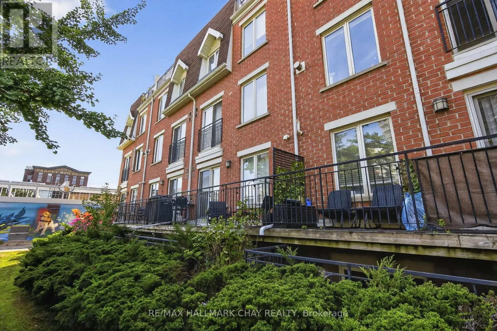 606 - 15 LAIDLAW STREET
