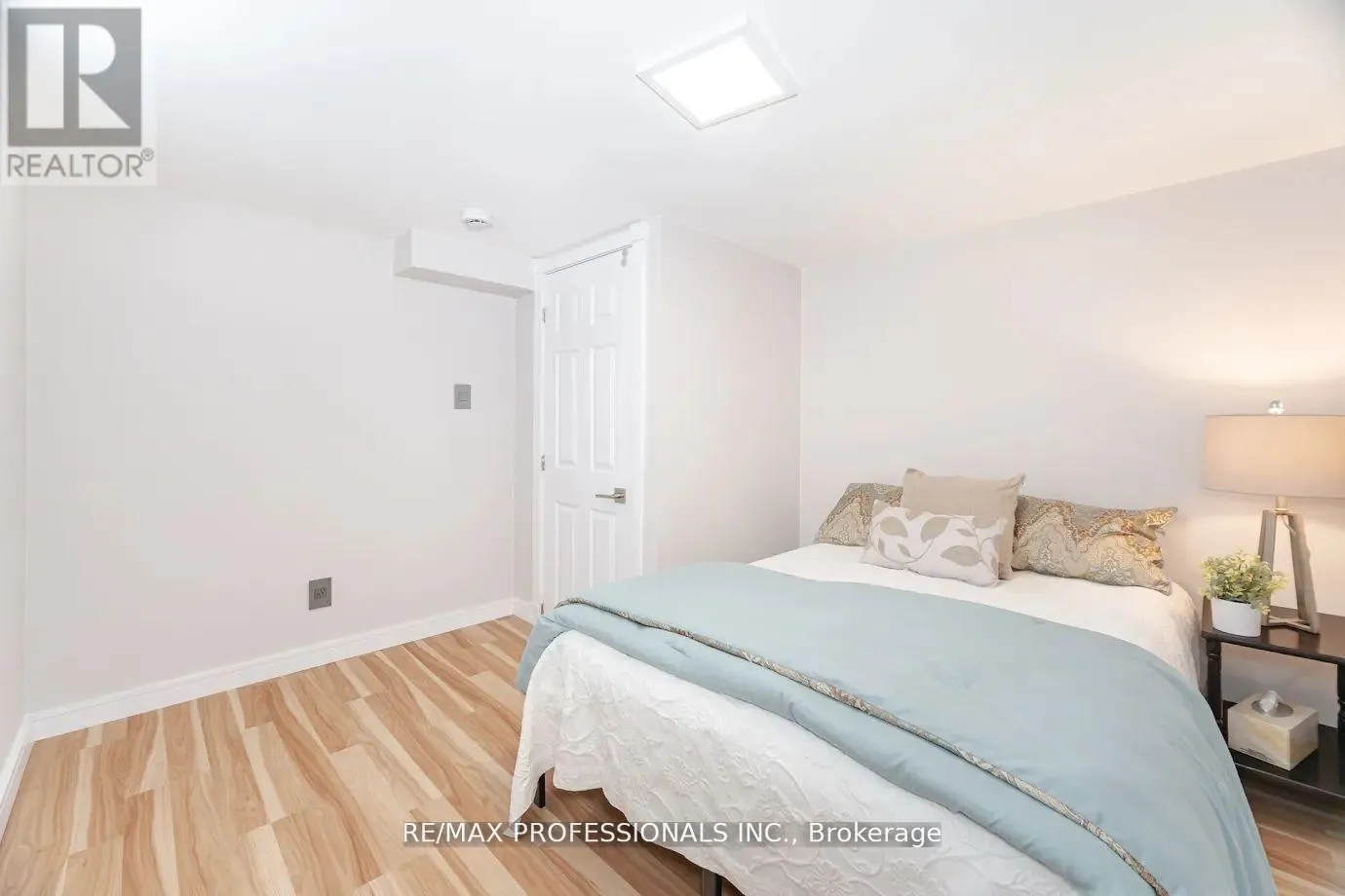 BSMT - 39 OLD OAK ROAD