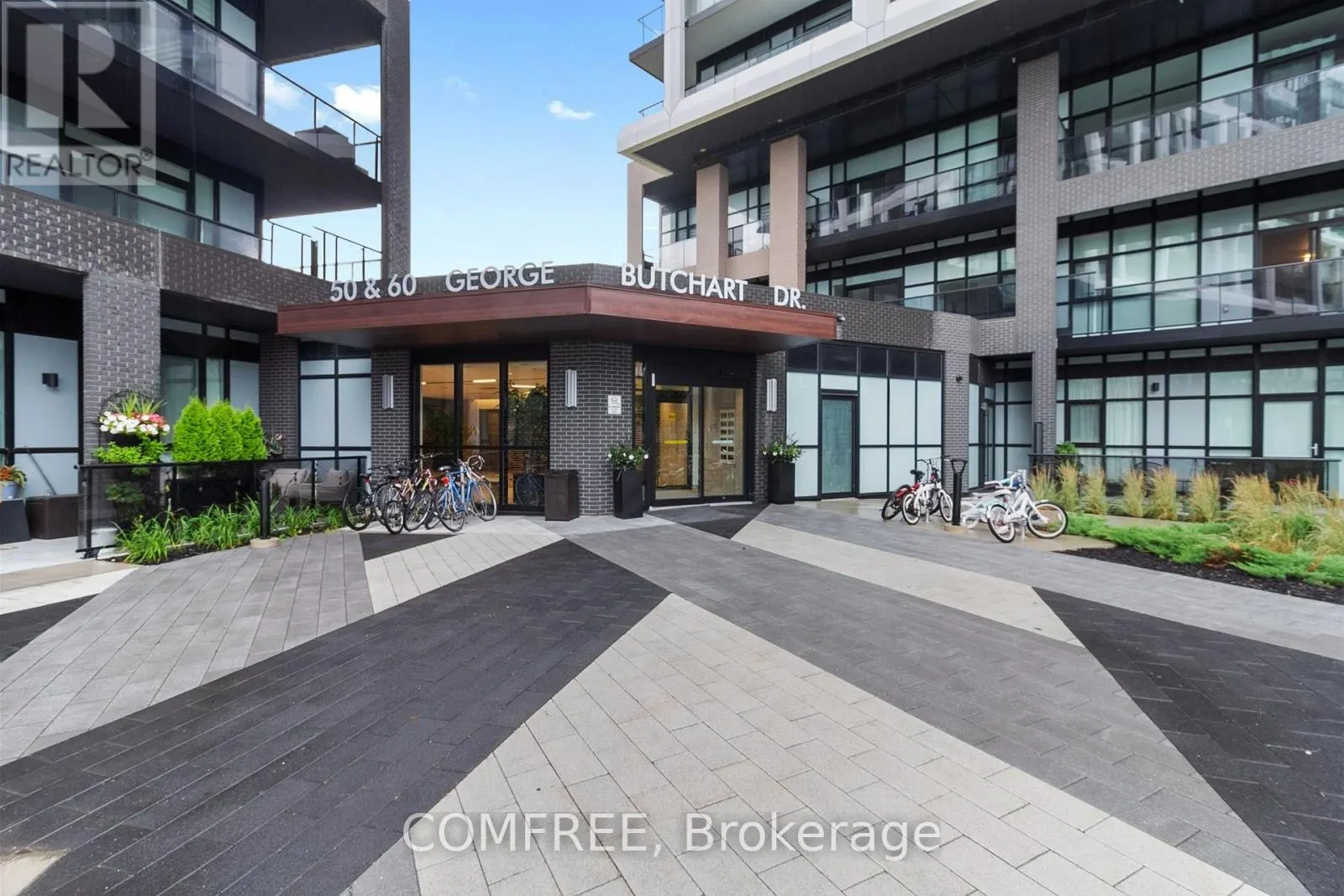 621 - 60 GEORGE BUTCHART DRIVE