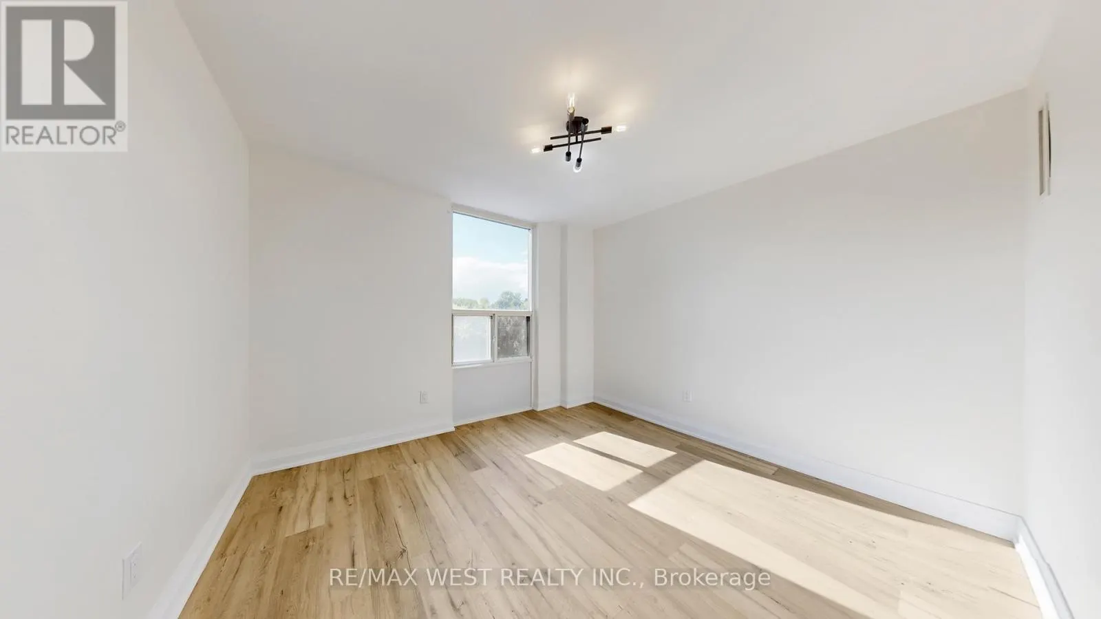 404 - 1535 LAKESHORE ROAD E