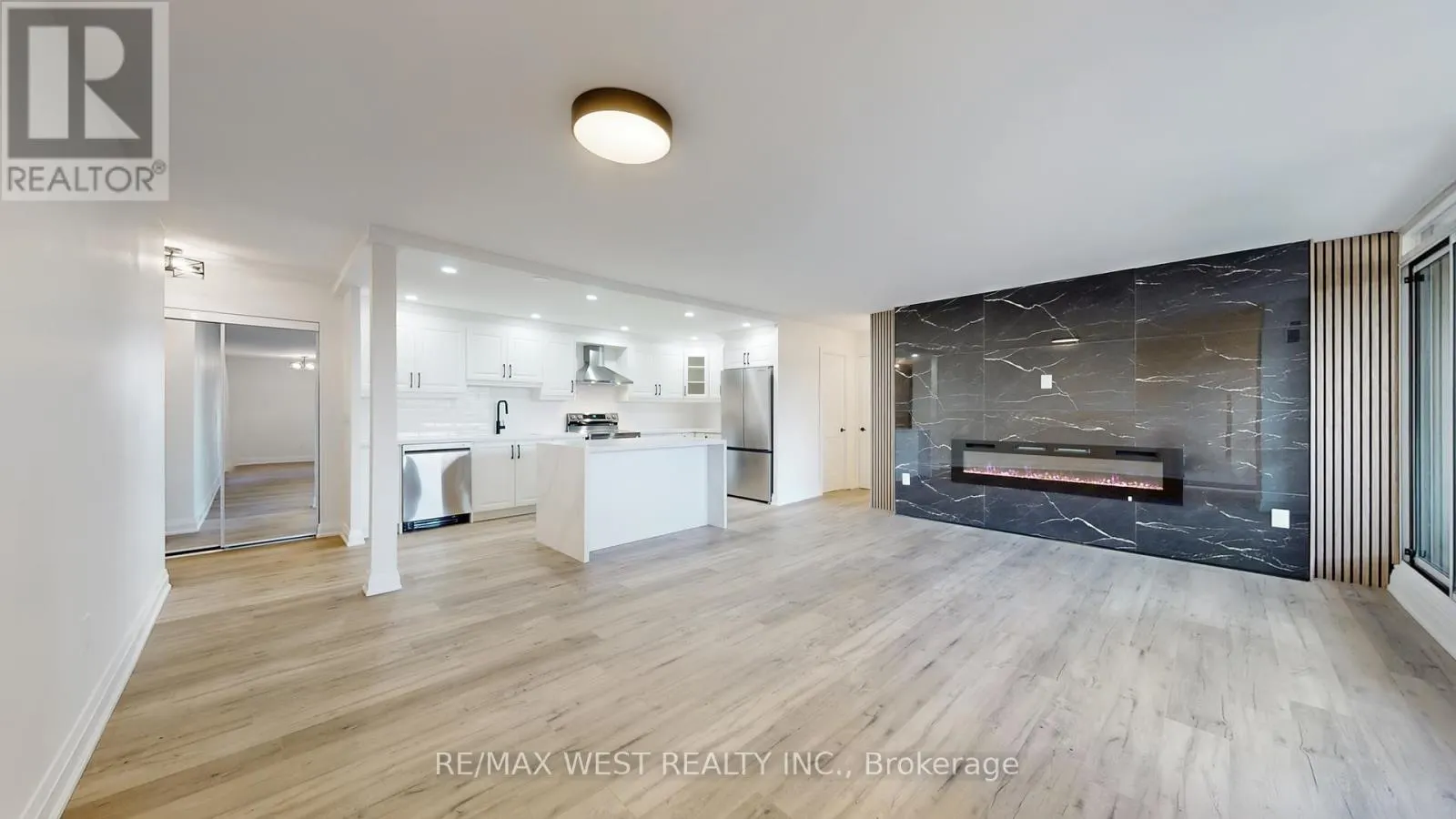 404 - 1535 LAKESHORE ROAD E