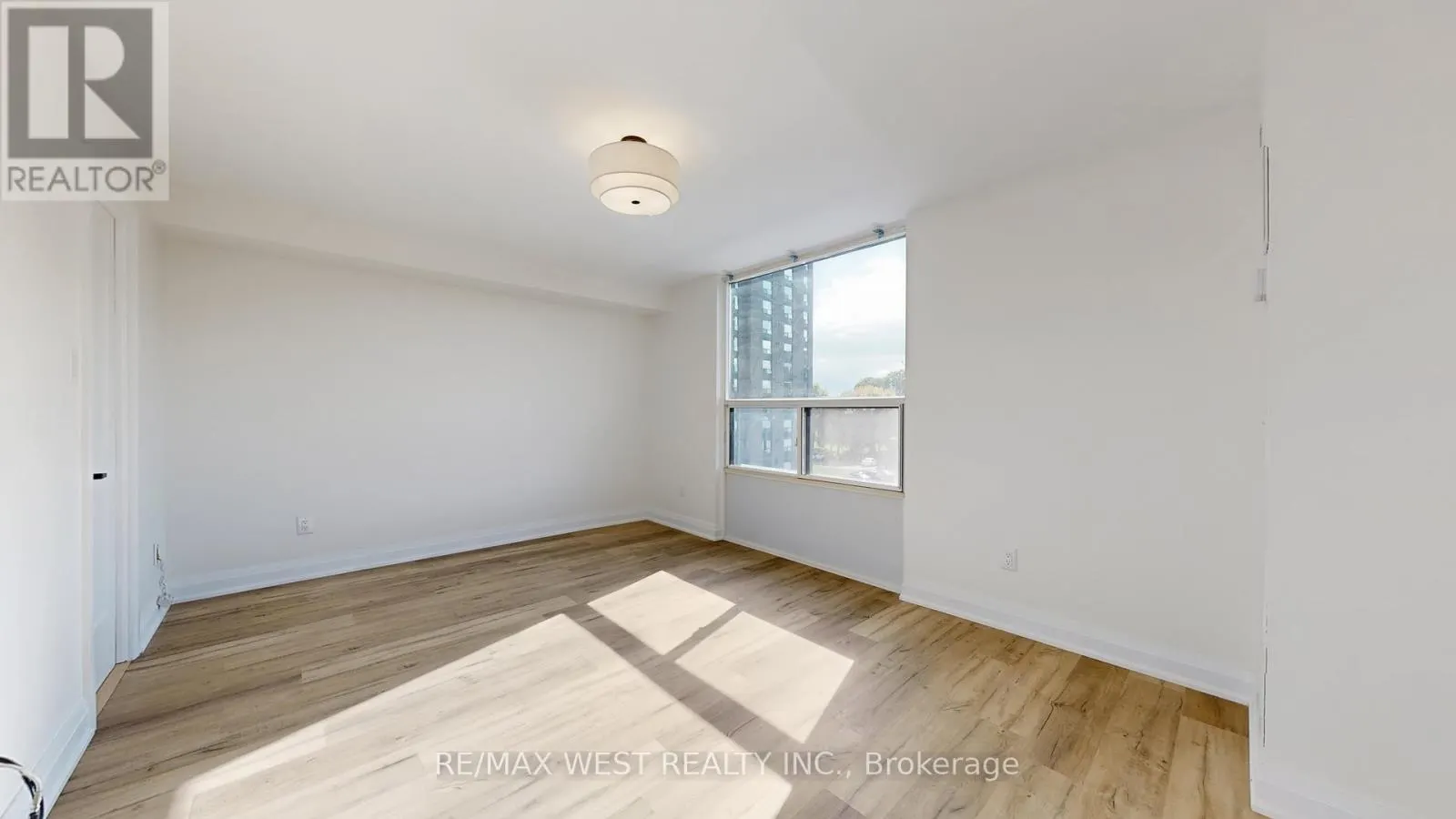 404 - 1535 LAKESHORE ROAD E