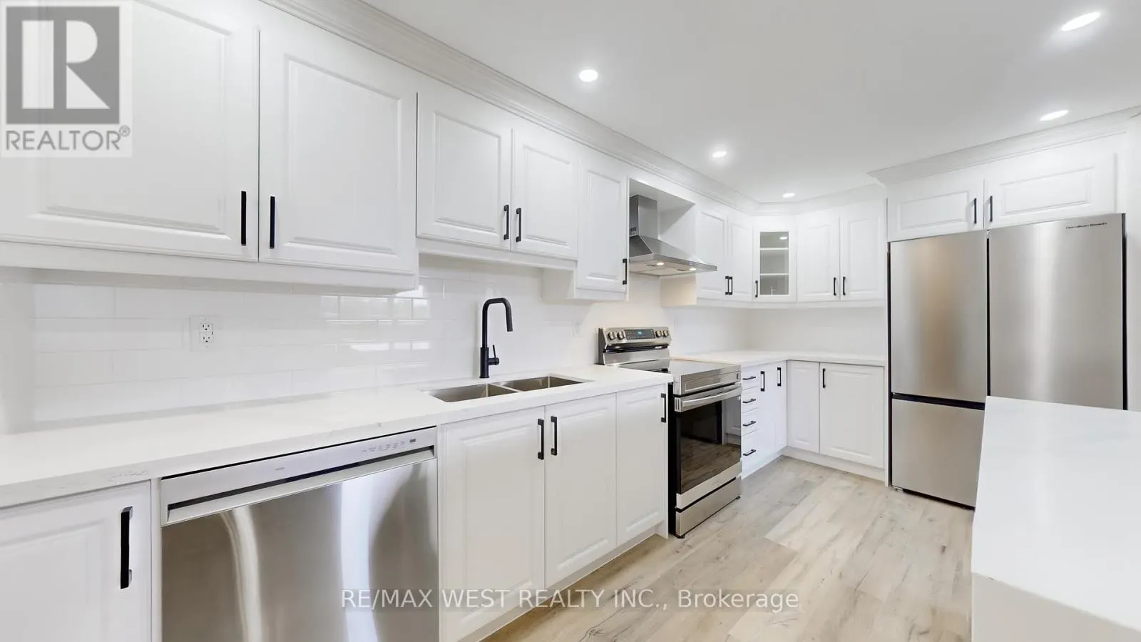 404 - 1535 LAKESHORE ROAD E