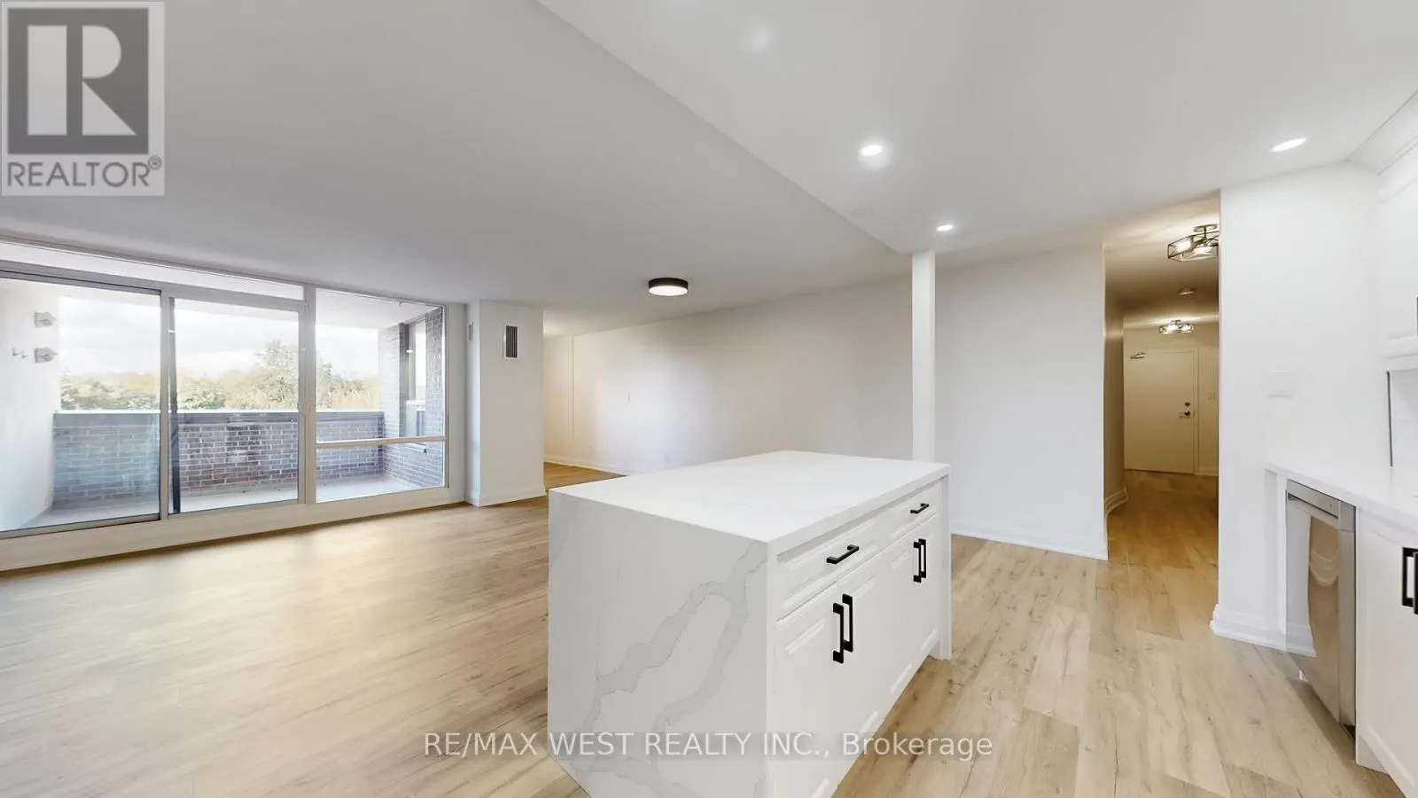 404 - 1535 LAKESHORE ROAD E