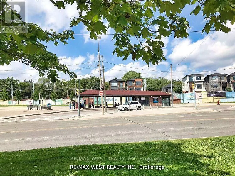 404 - 1535 LAKESHORE ROAD E